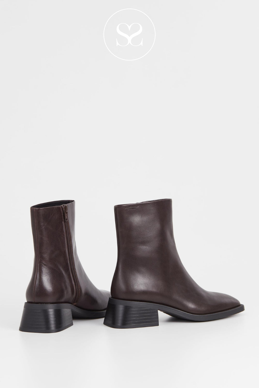 squared toe block heel flat boots in brown leather from Vagabond shoemakers