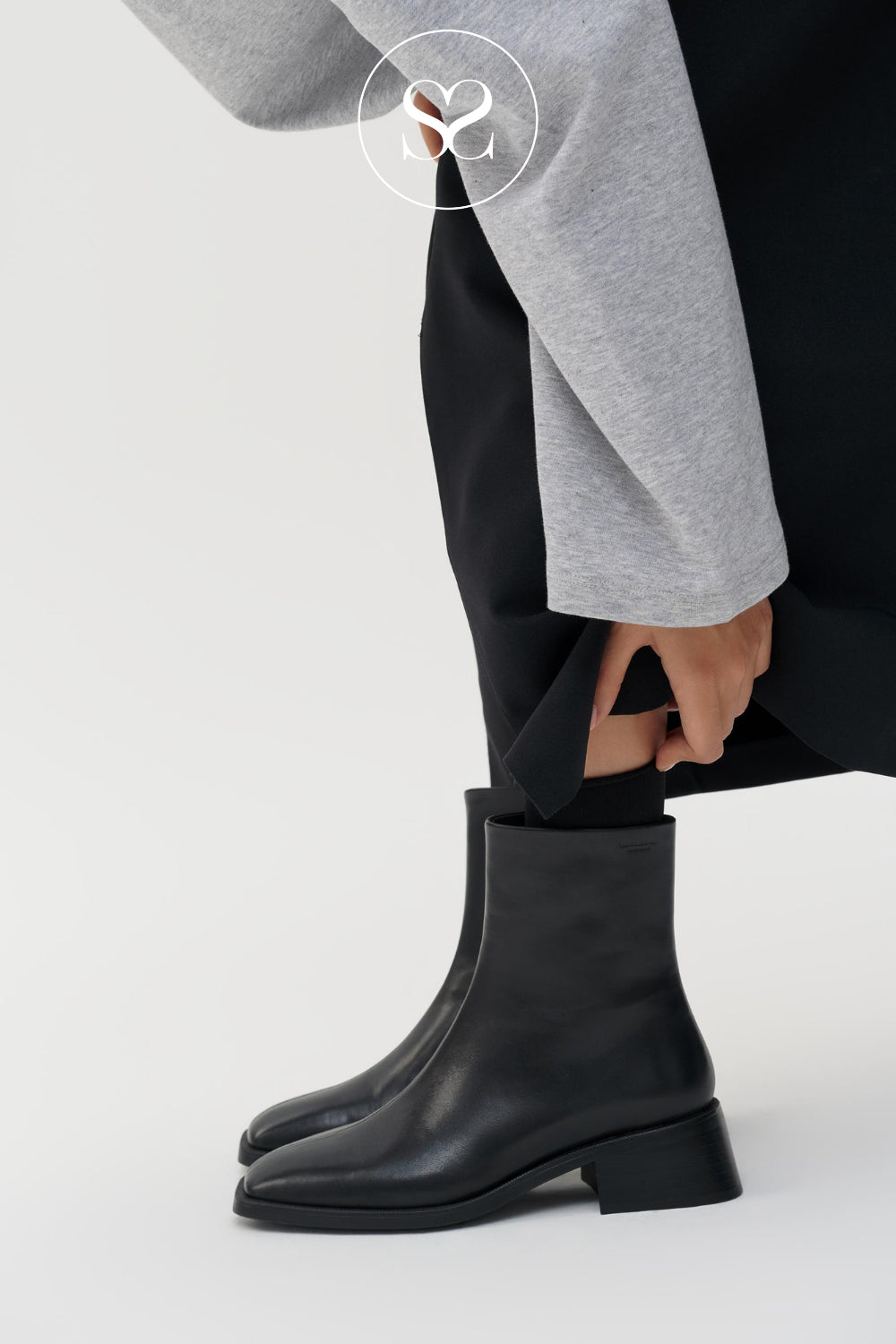 Woman wearing Vagabond Blanca Black leather ankle boots with square toe