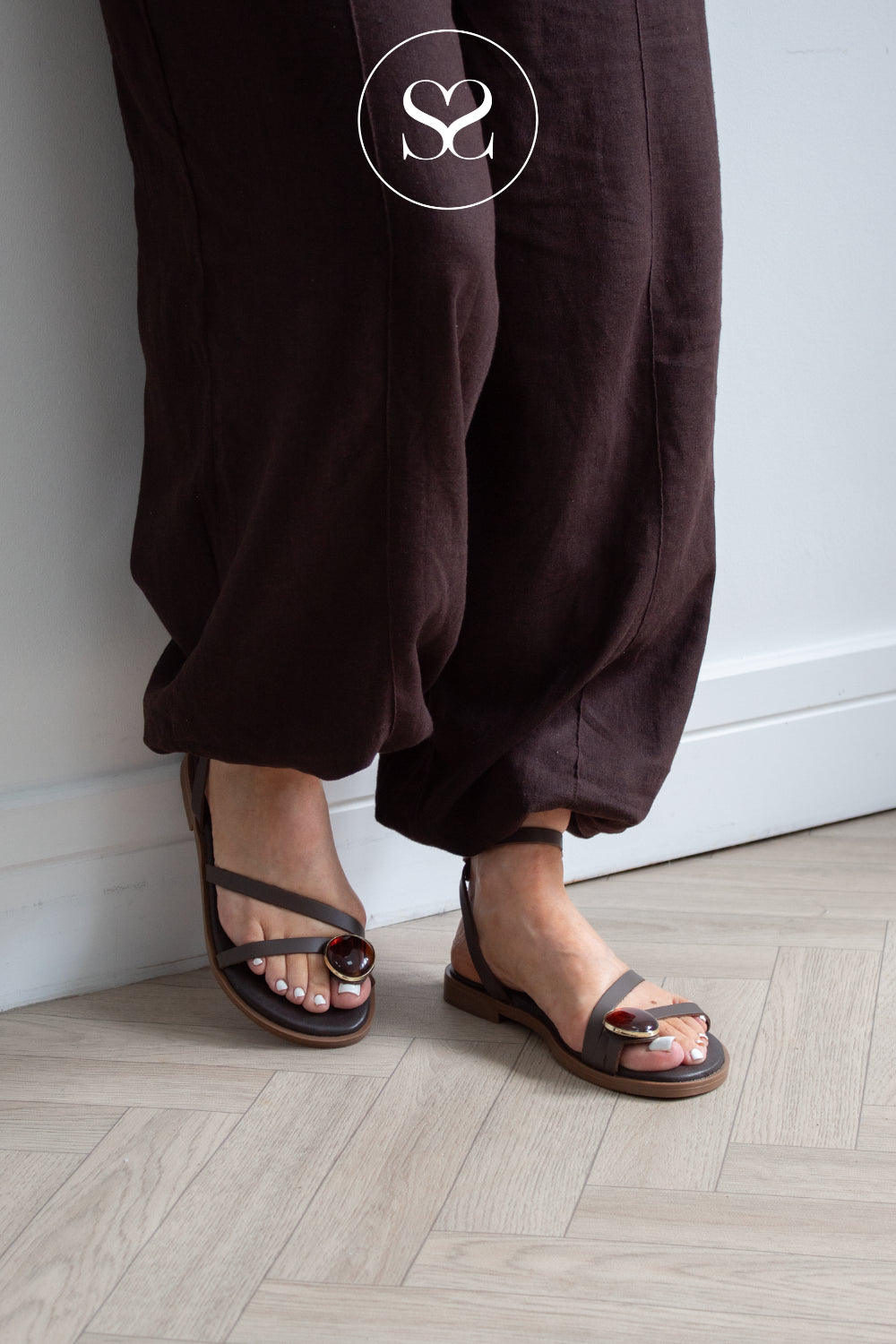 Oh My Sandals Brown Flat Sandals 5855 with a toe loop and amber embelishment`for Women in Ireland