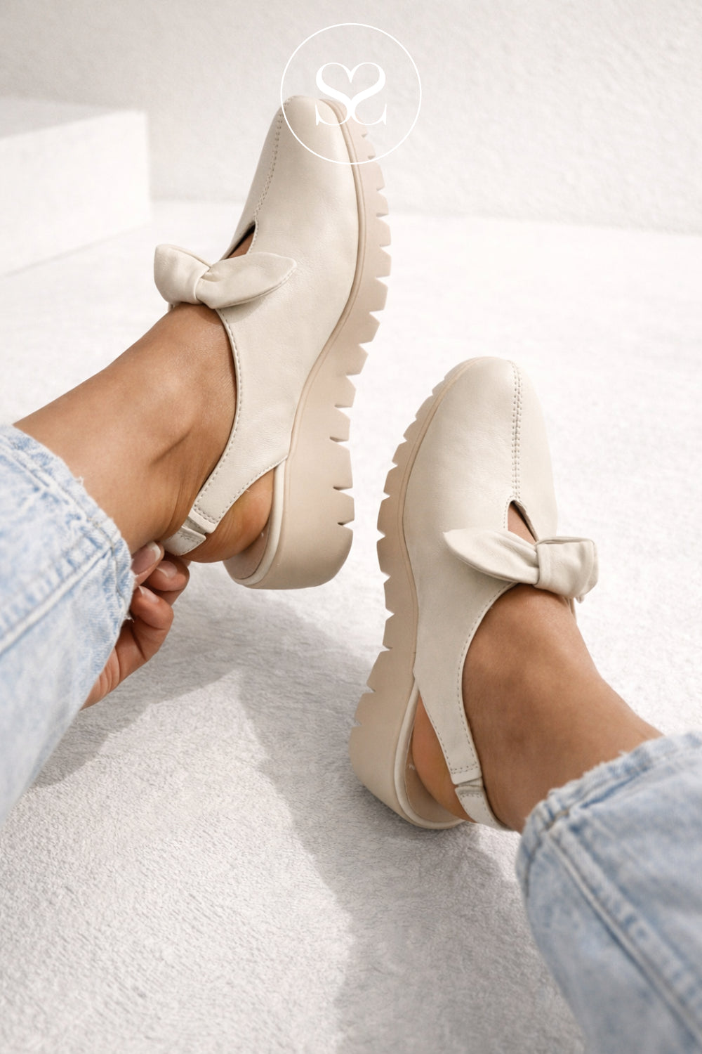 Wonders Off-White Wedge Slingback Shoes with bow detail C-33315