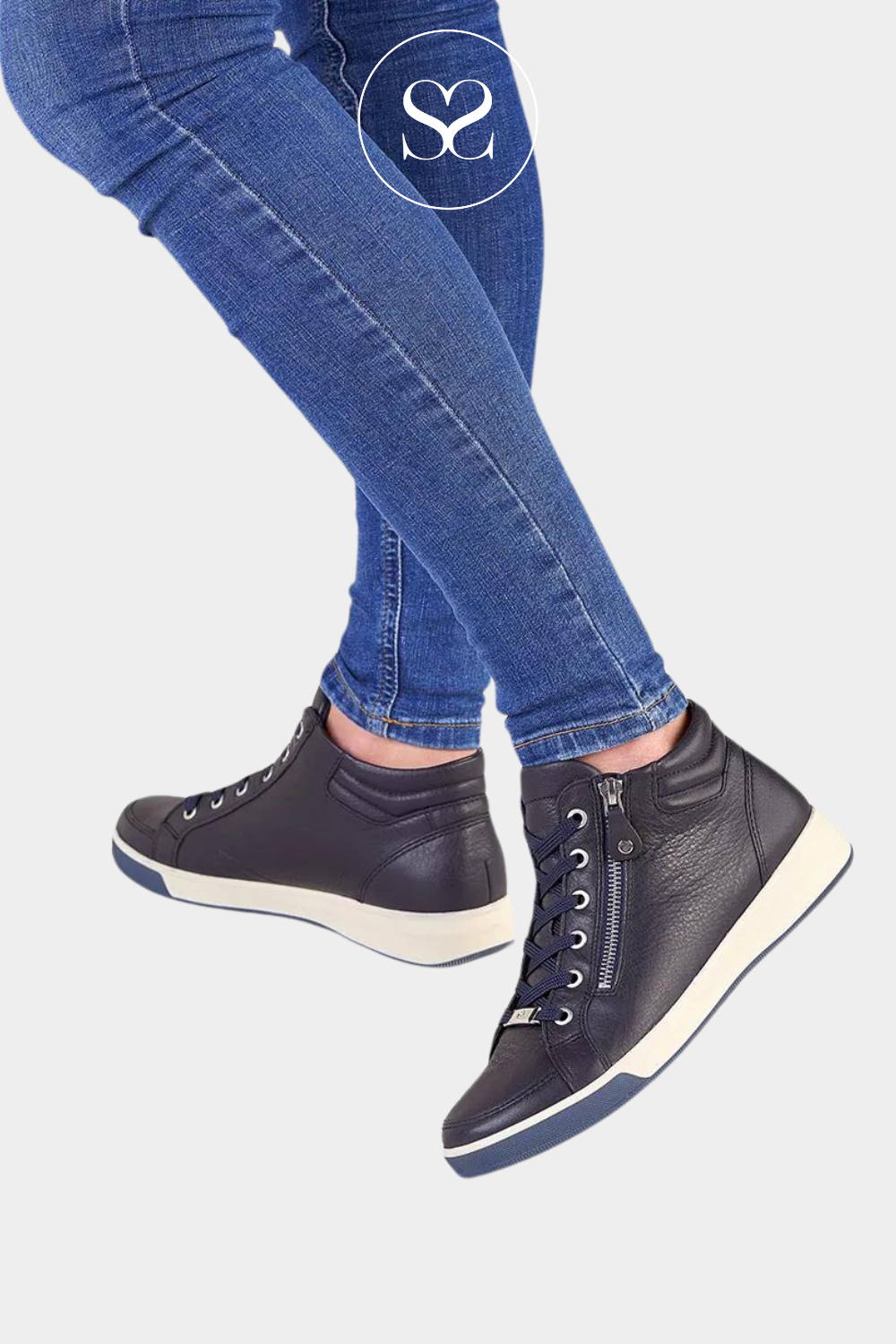 Navy trainer pumps online