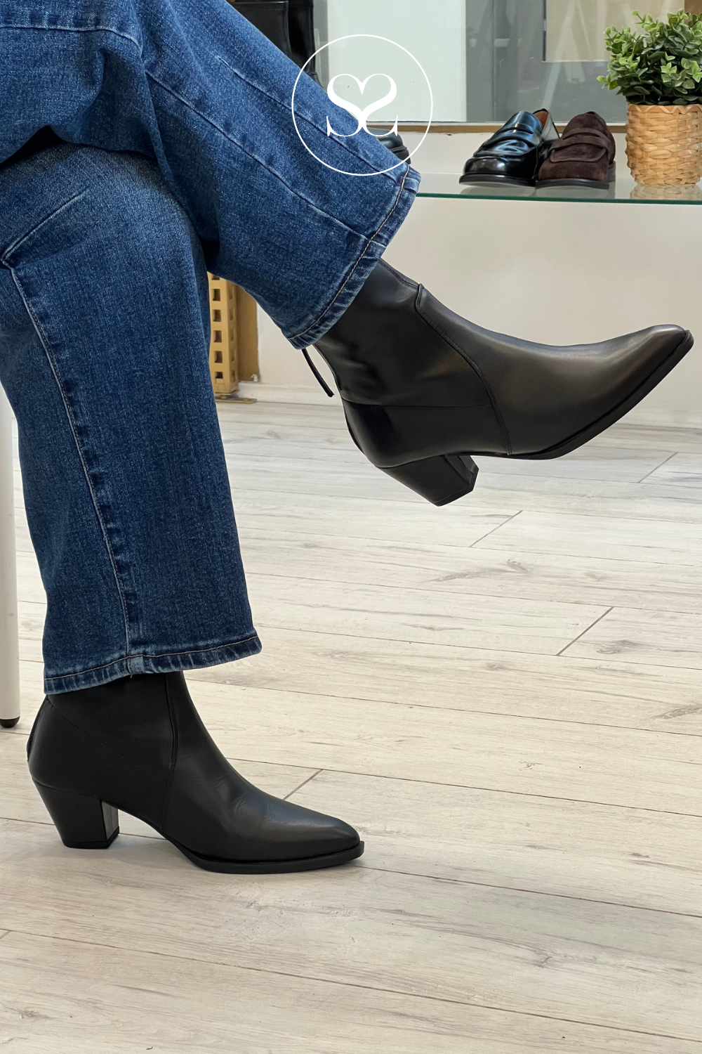 Unisa Black Leather western ankle boots - Lotus