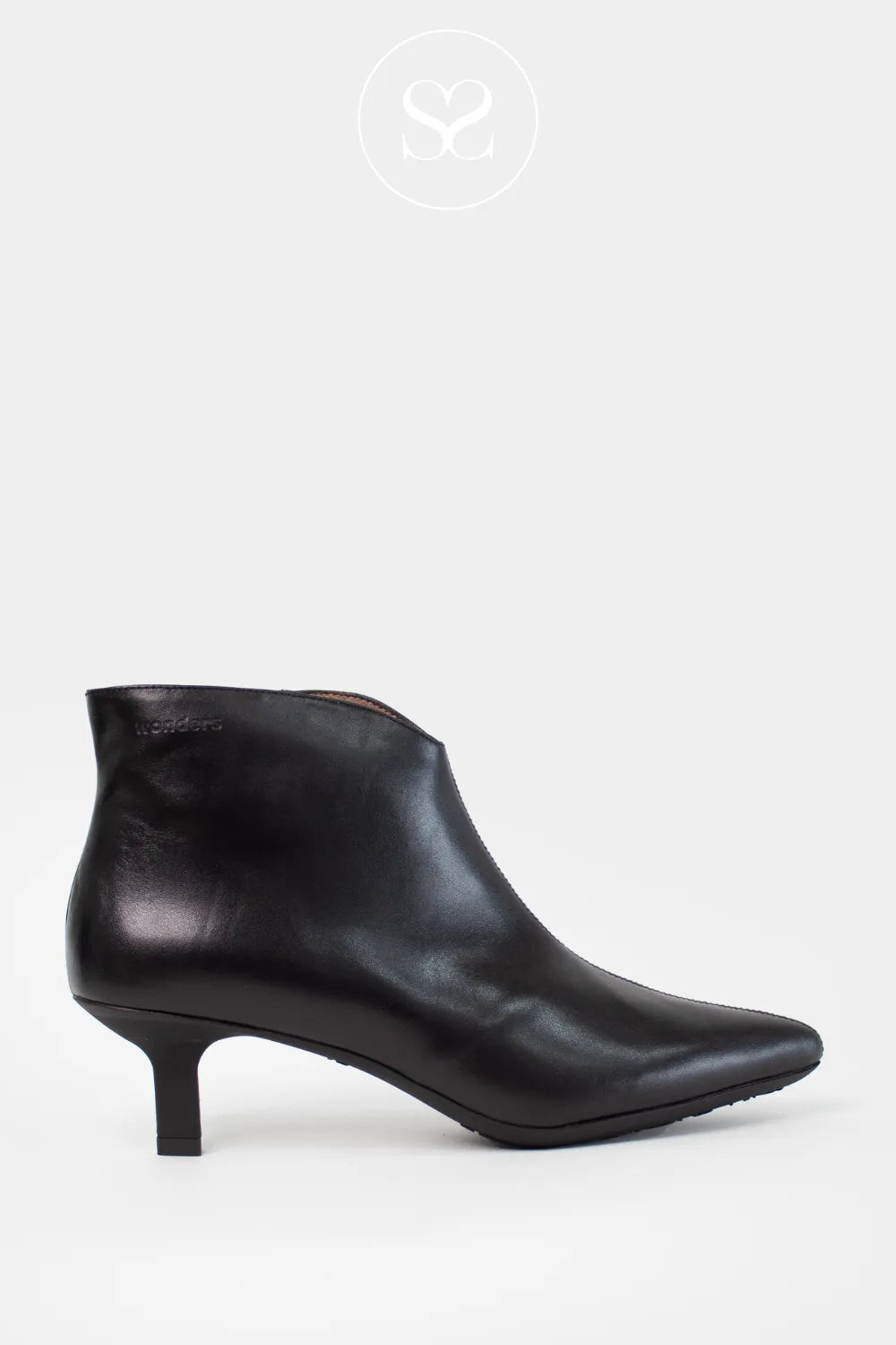 WONDERS BLACK POINTED TOE ANKLE BOOTS G-7120