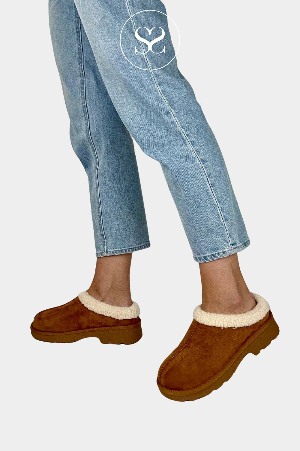 XTI CAMEL FAUX SUEDE FUR LINED CLOGS - 144447