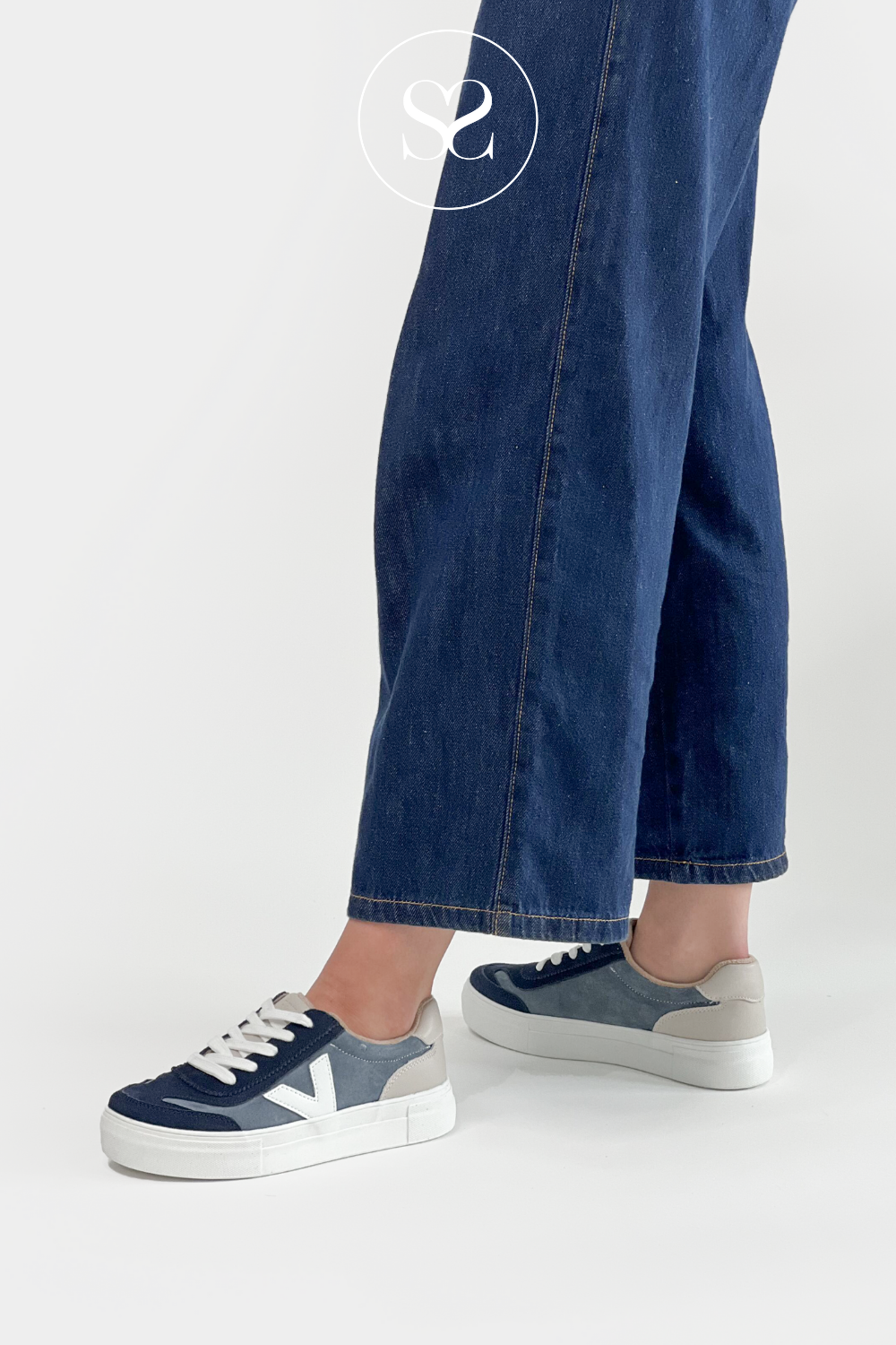 DRILLEYS NAVY (DIVE IN) EIGHTY NAVY AND WHITE LIGHTWEIGHT FLATFORM LACE UP TRAINERS WITH SIGNATURE WHITE "V" LOGO 