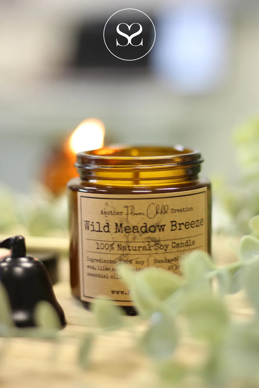 FLOWER CHILD CANDLE - WILD MEADOW BREEZE CANDLE MADE FROM LILAC AND JASMIN ESSENTIAL OILS