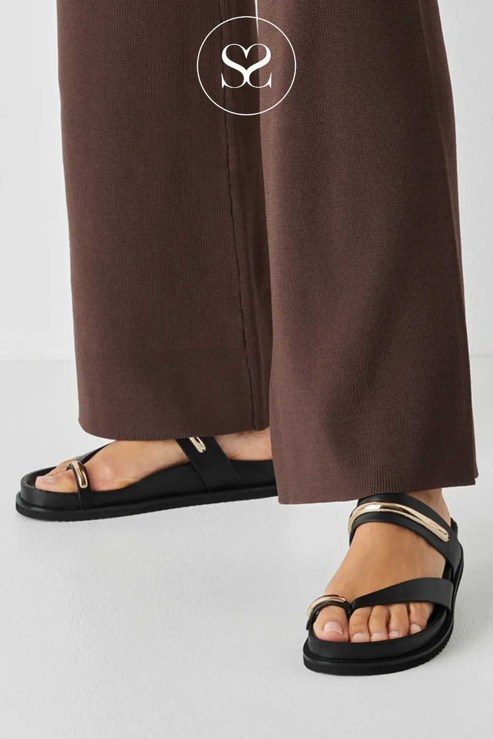 Tamaris Black Toe Thong Gladiator Sandals 1-27415-46 Gold metal detailing adds a subtle touch of glamour