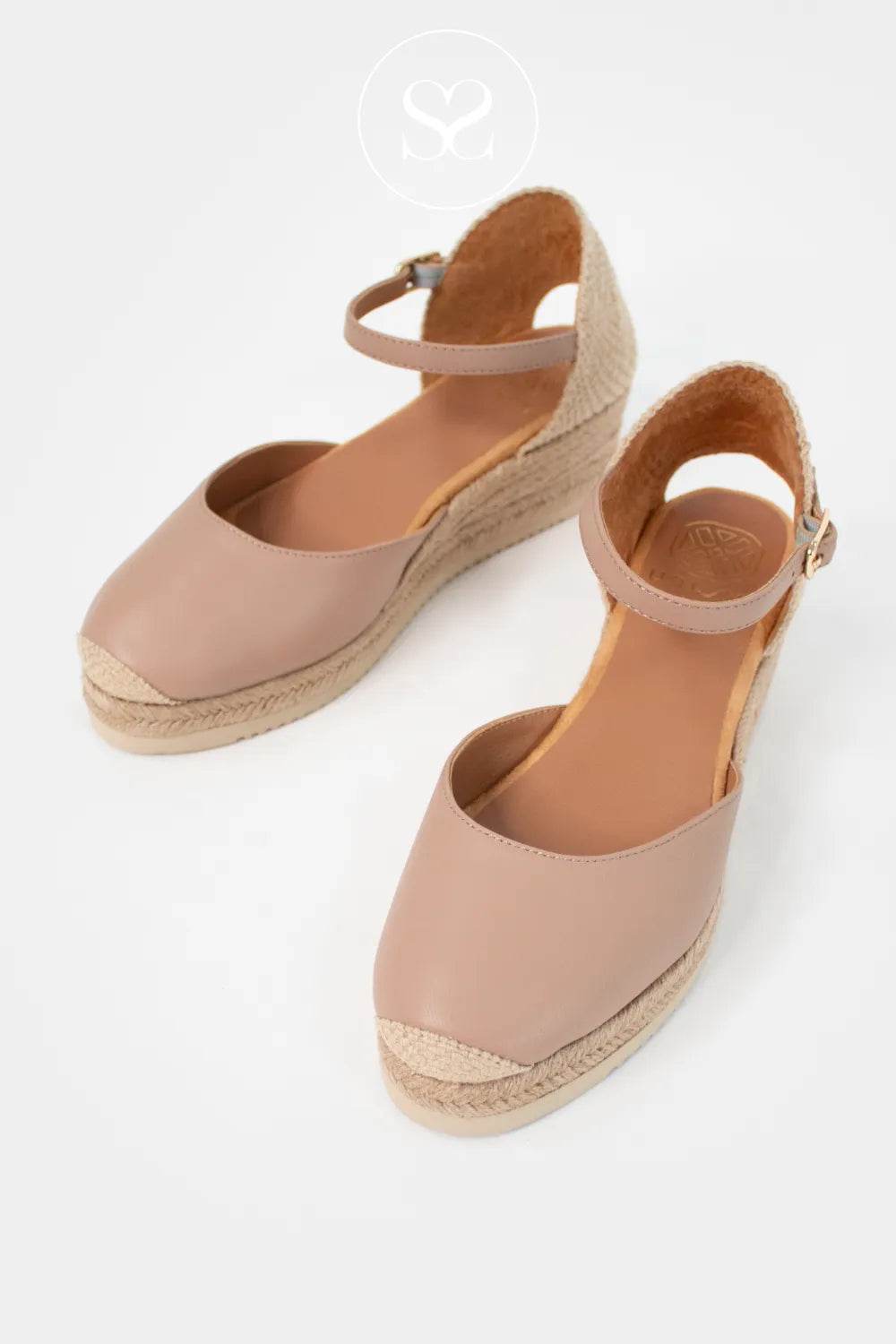 Unisa Cisca nude leather round closed toe espadrille with adjustable ankle strap and jite sole. Smart casual closed toe sandals. 
