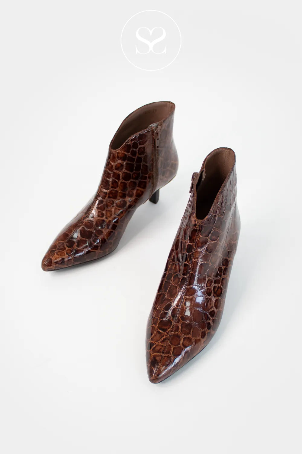 WONDERS TAN CROC EFFECT POINTED TOE ANKLE BOOTS G-7120 FOR WOMEN WITH LOW V CUT ETAIL AND PATENT FINISH