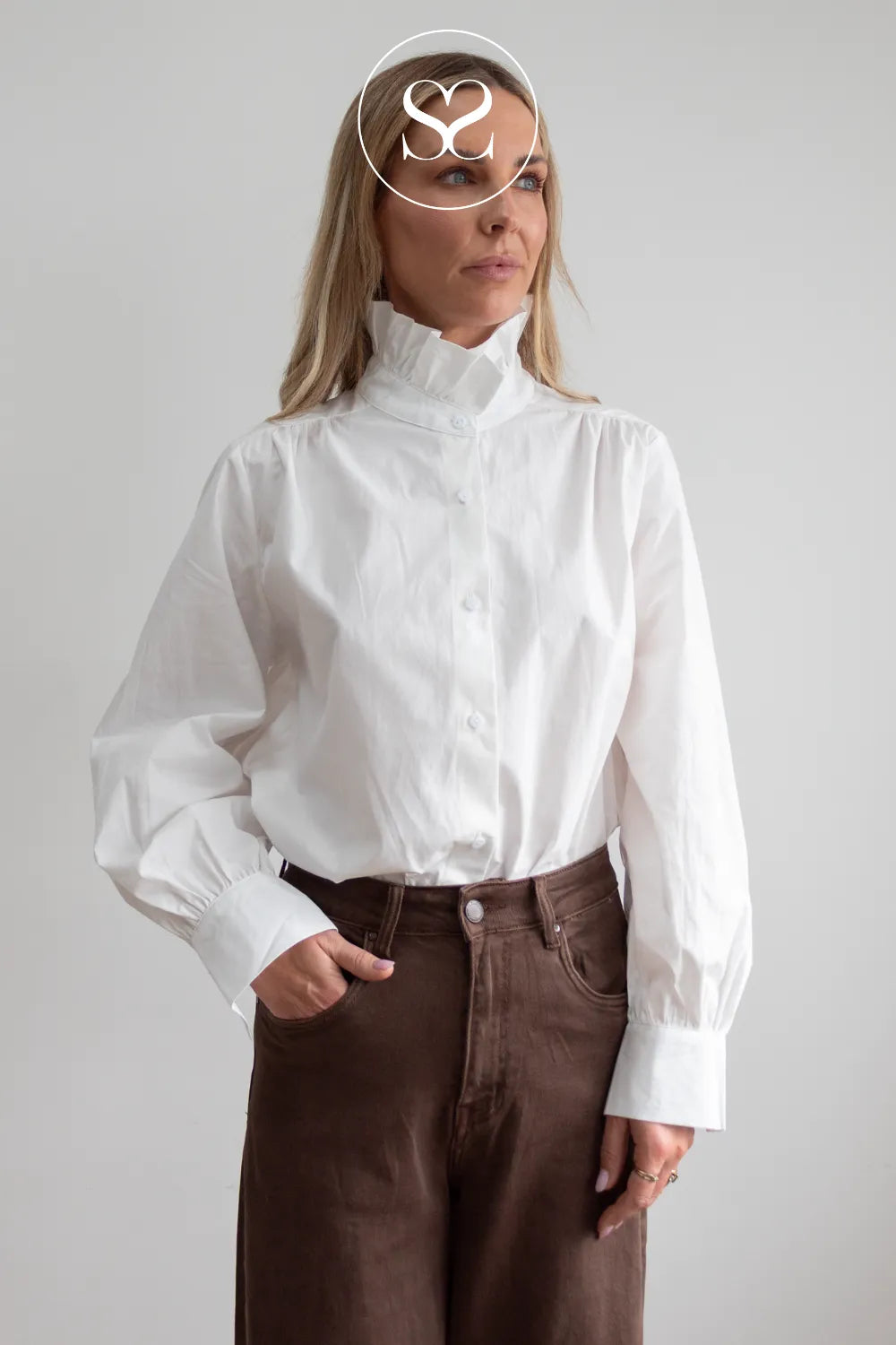 White High-Collar Shirt — R6036
