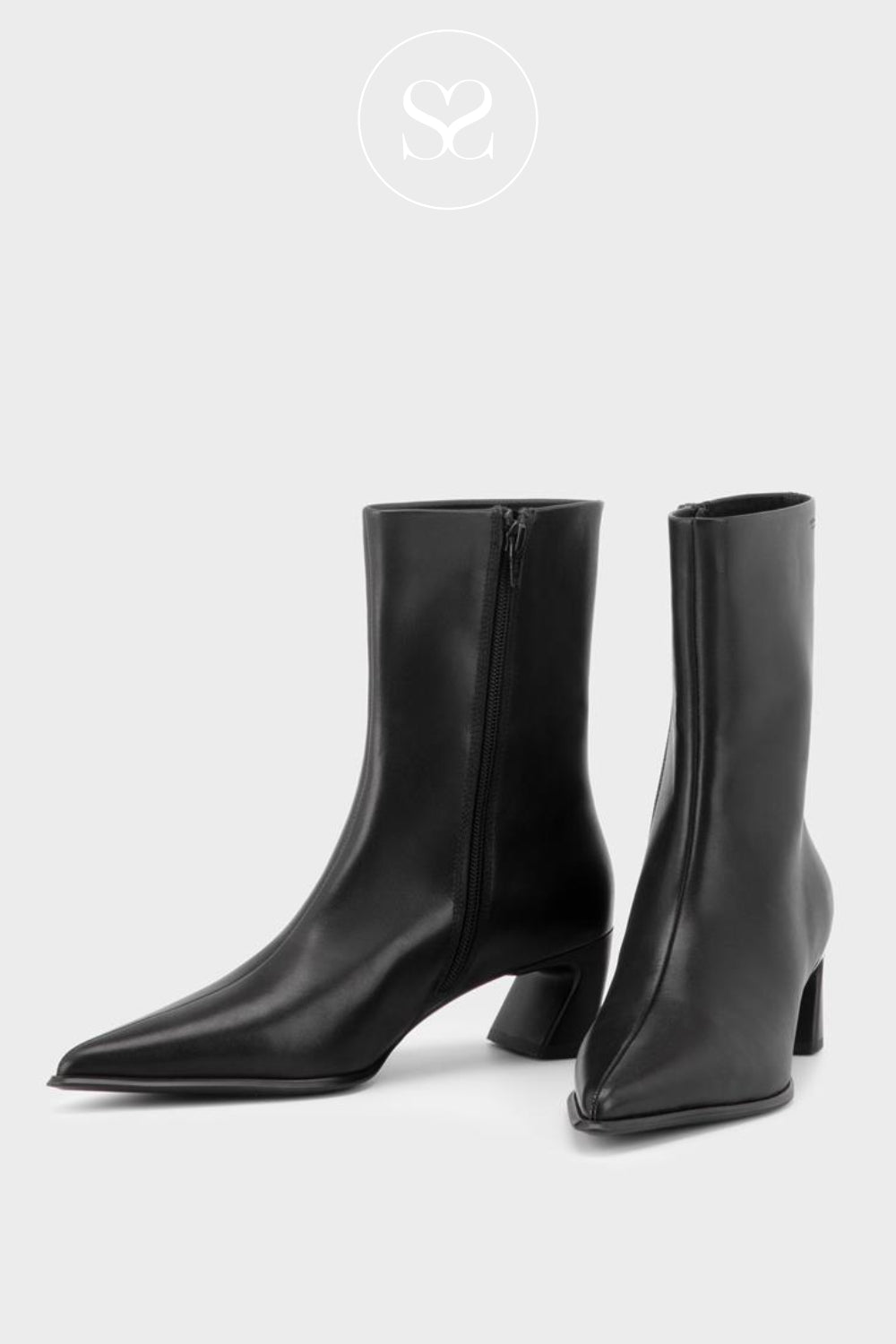 Vagabond Black Ankle Boots with a zip closure