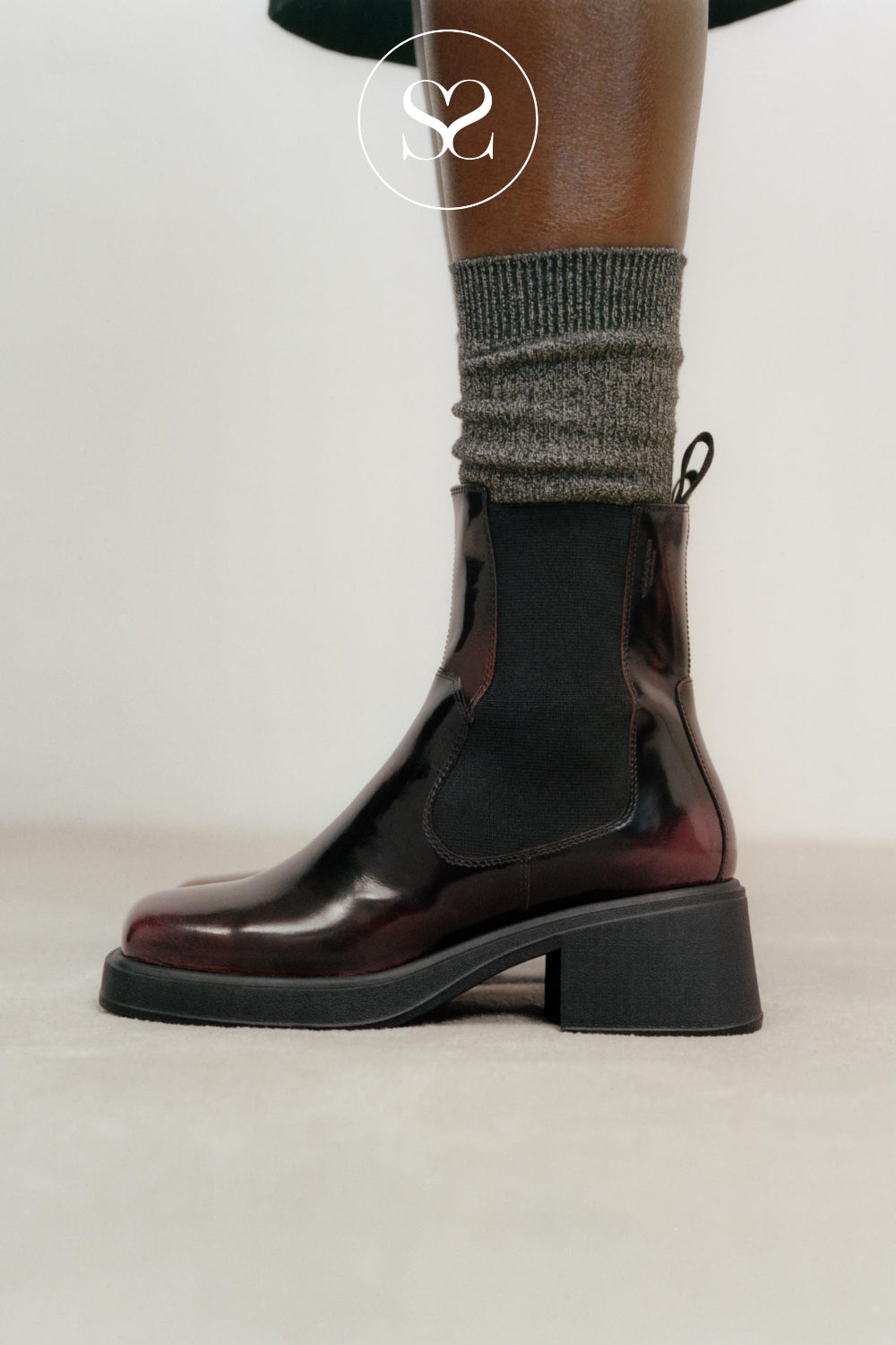 VAGABOND BURGUNDY LEATHER CHUNKY BLOCK HEEL PULL ON STYLE CHELSEA BOOTS DORAH 5642-004