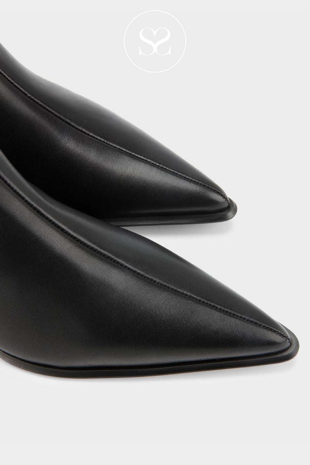 Vagabond Black Ankle Boots - Ilona 6232-101-20