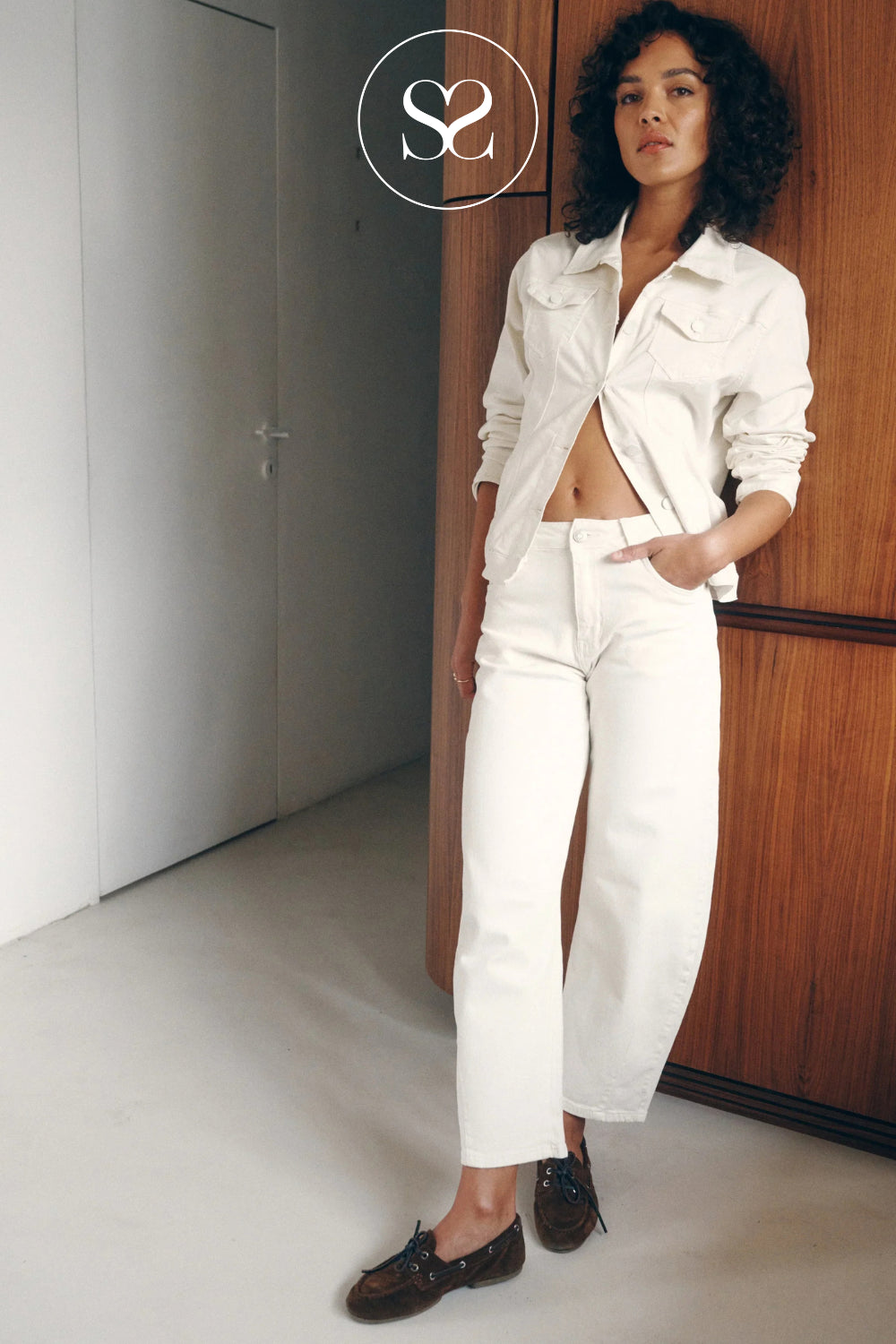 Cream Ankle length structured Barrel Jeans — Livia