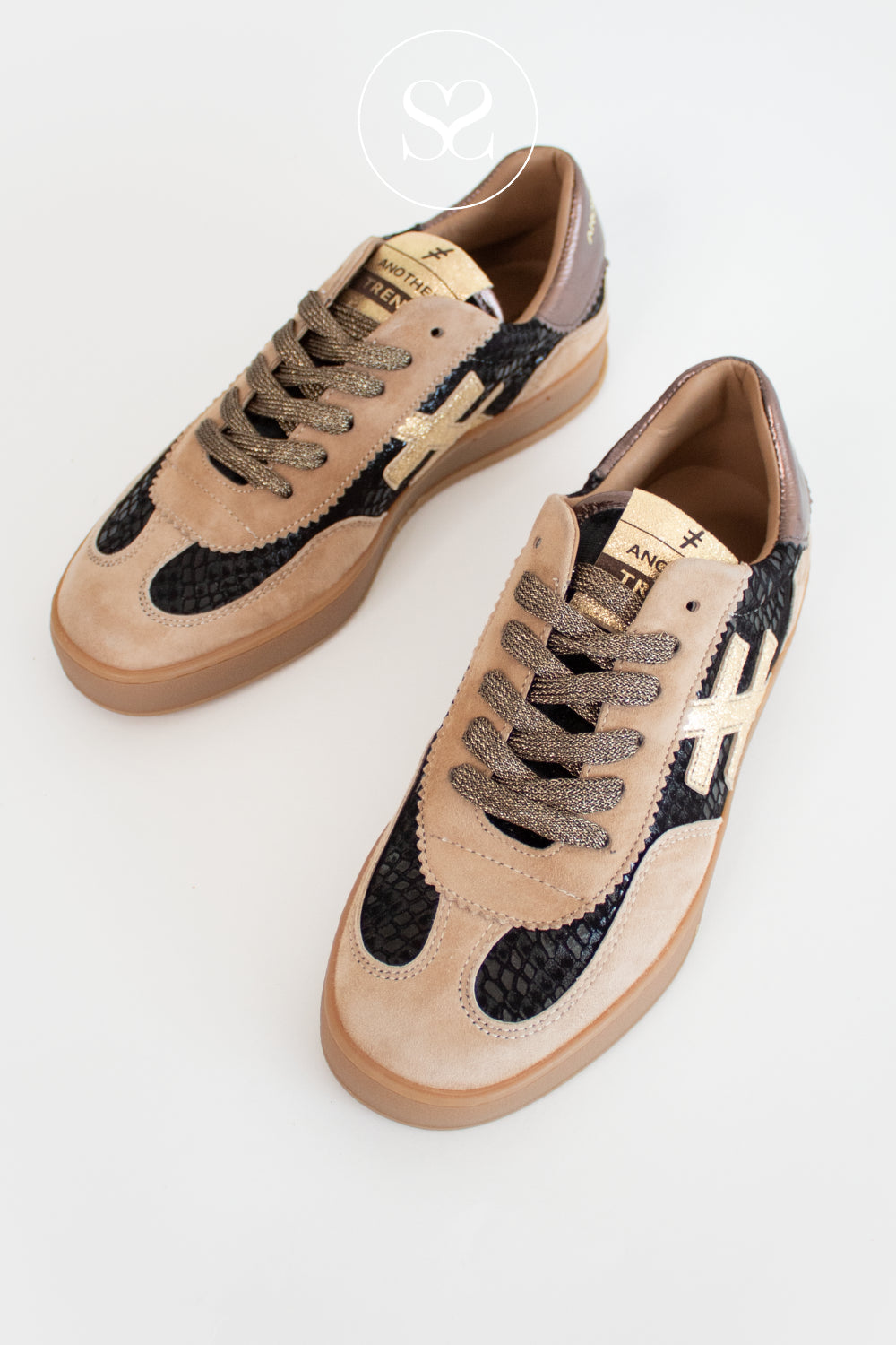 Another trend A032 black, Beige and gold low profile trainers for women