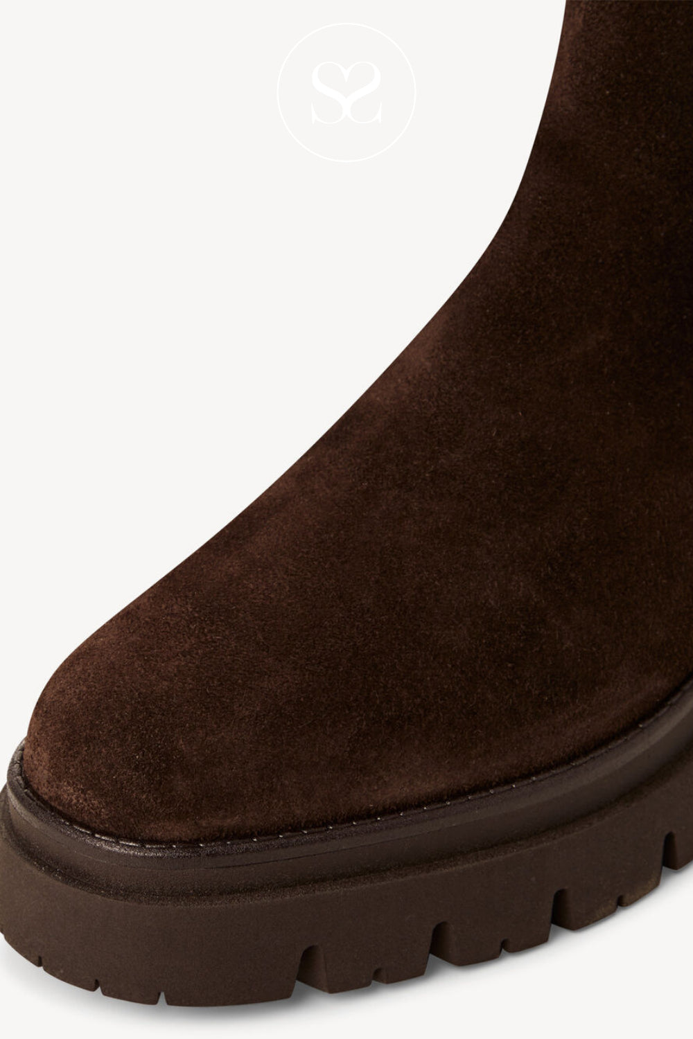 Tamaris brown suede boots. Round toe, black chunky sole