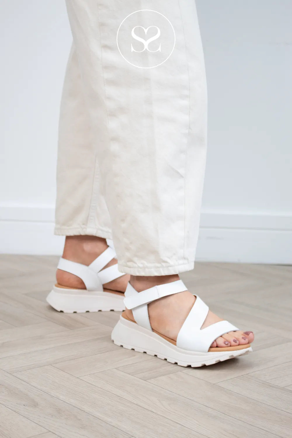 Oh My Sandals White wedge Walking Sandals 5955