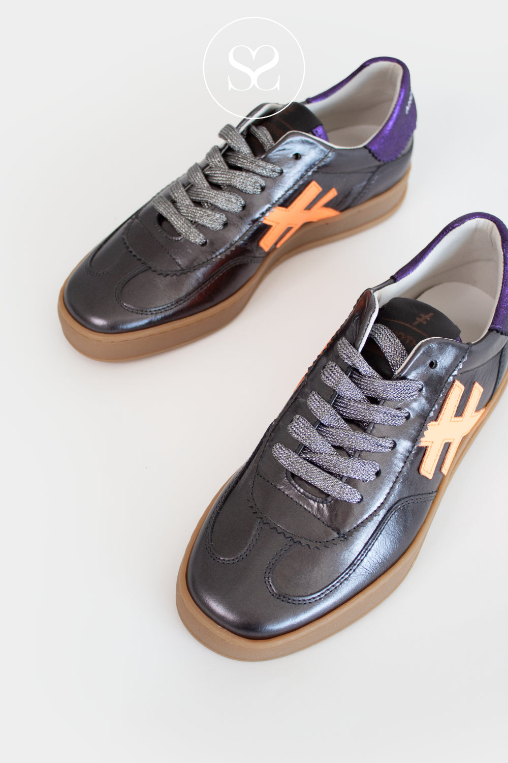 Black / Pewter metallic trainers from Another Trend for women in Ireland