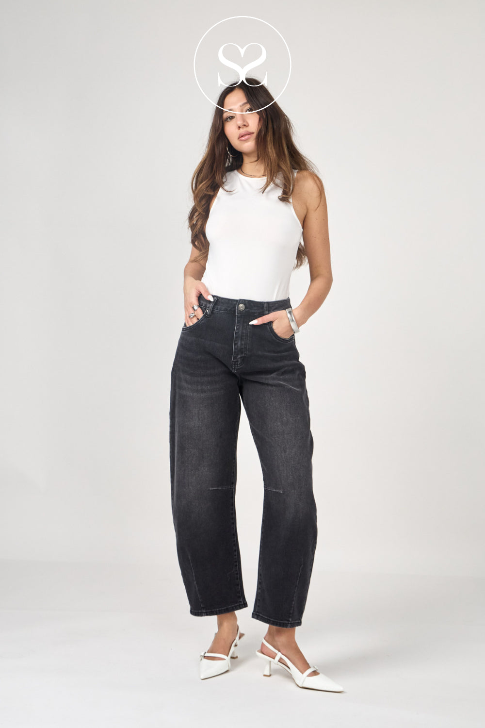 Black Cropped Barrel Jeans - Livia