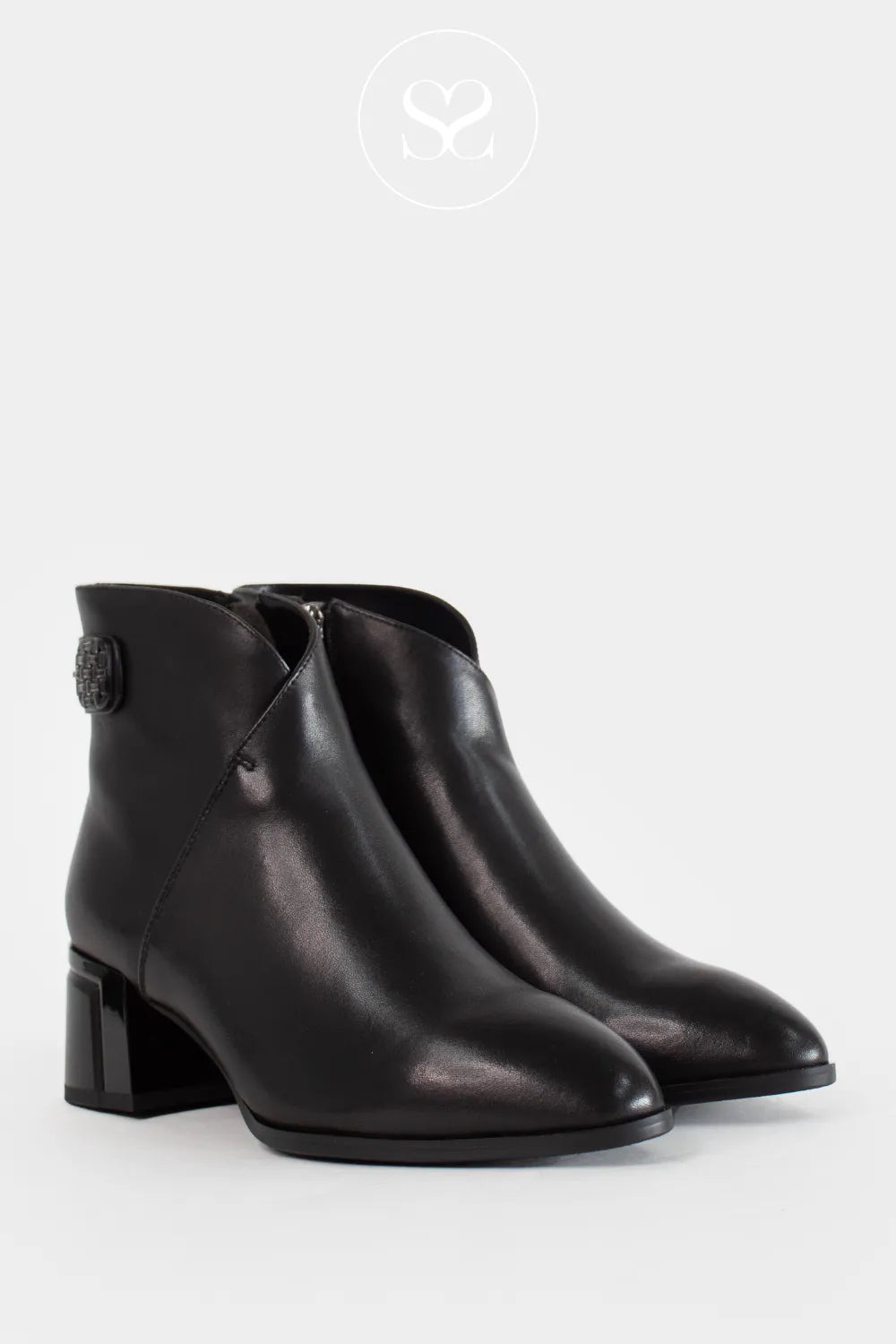 LORETTA VITALE BLACK POINTED TOE BLOCK HEEL ANKLE BOOTS  C9629 FOR WOMEN WITH LOW V CUT FRONT AND LEATHER INNER LINING