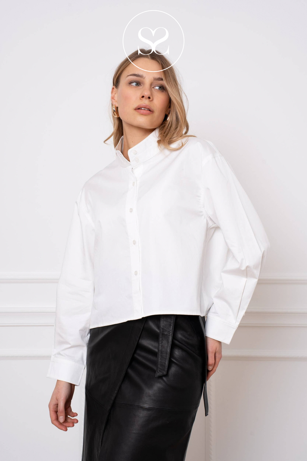 White Cropped High-Collar Shirt — JW015