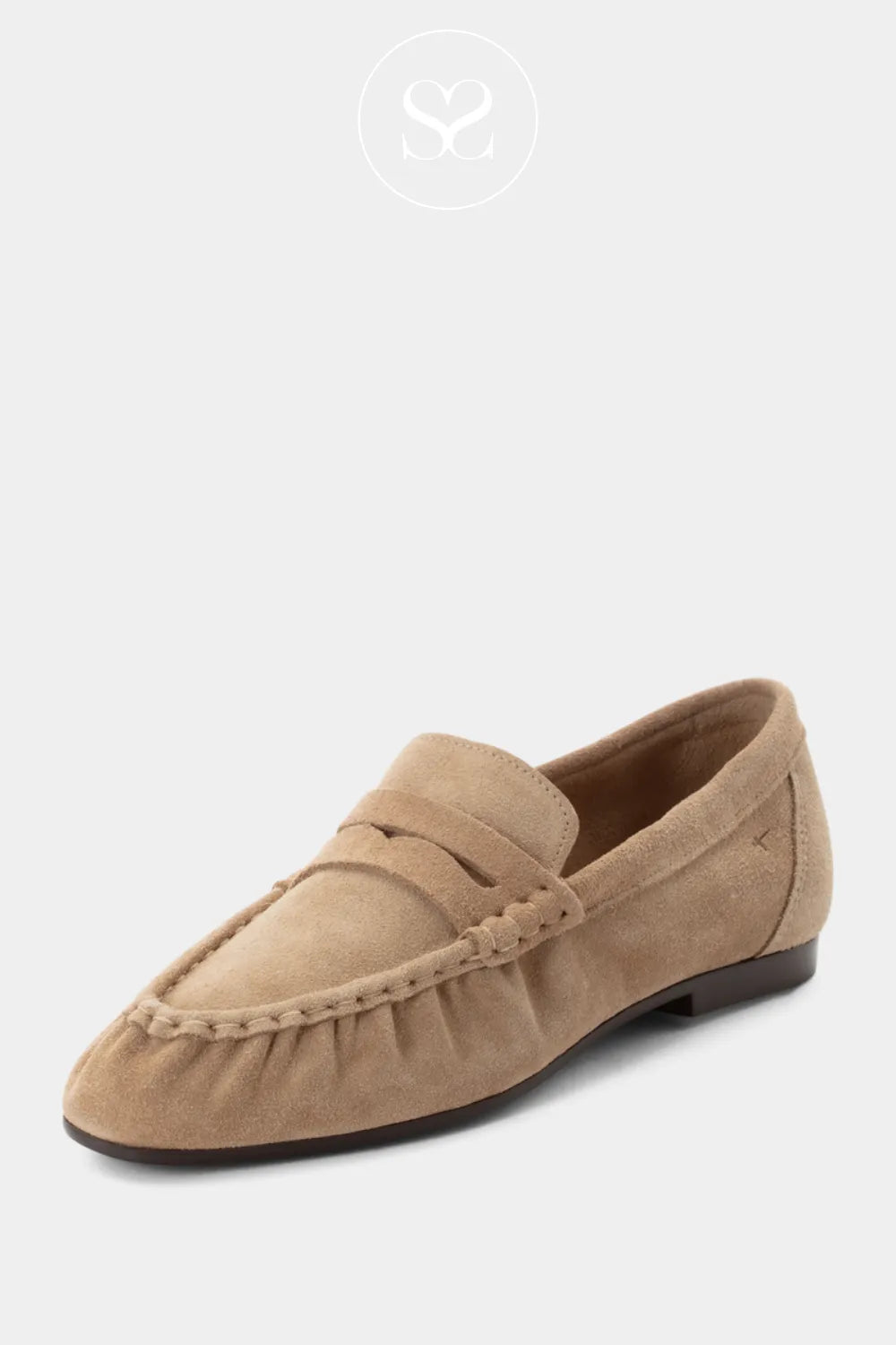Beige mocassin slip on loafers.