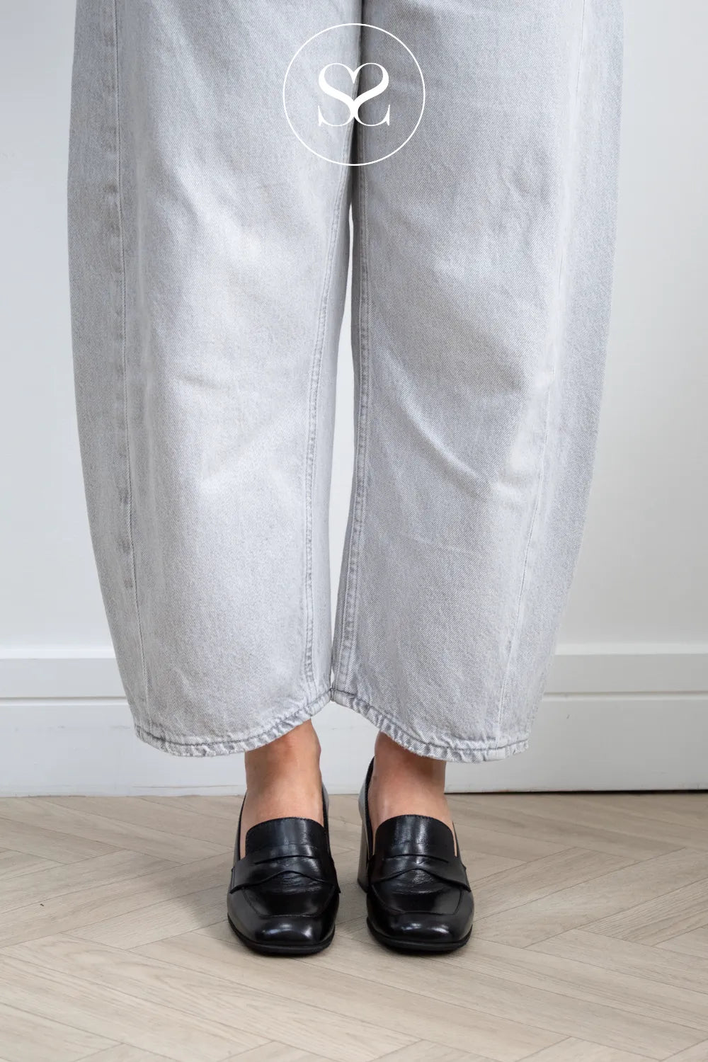 Wonders Black Leather Heeled Loafers - H-7002