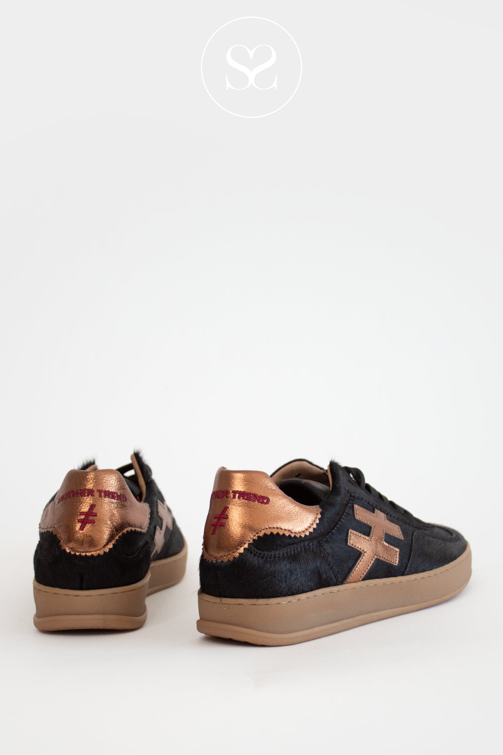 Black trainers for ladies with bronze details - slimline Another Trend style