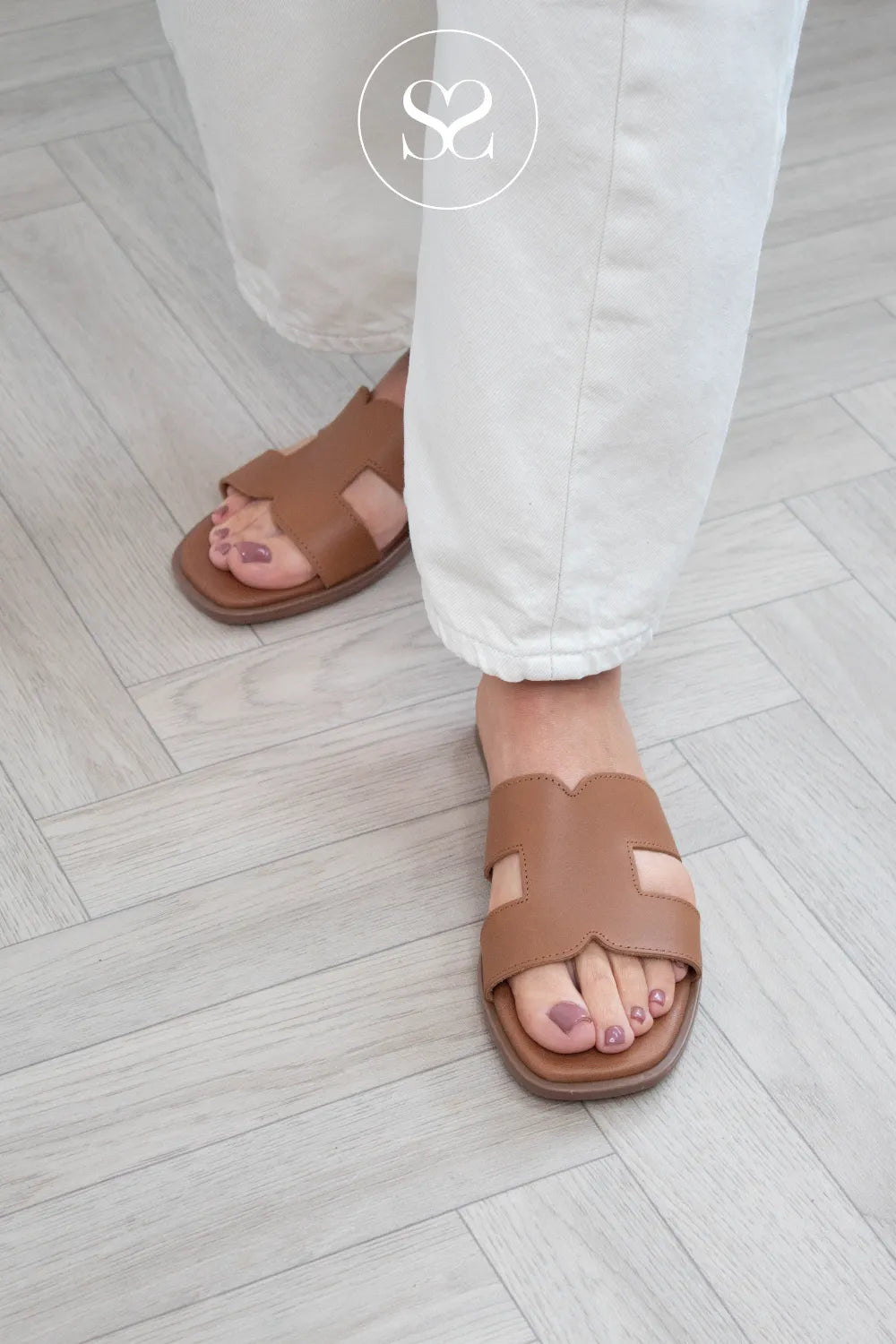 OH MY SANDALS TAN LEATHER SLIP-ON SANDALS 5580