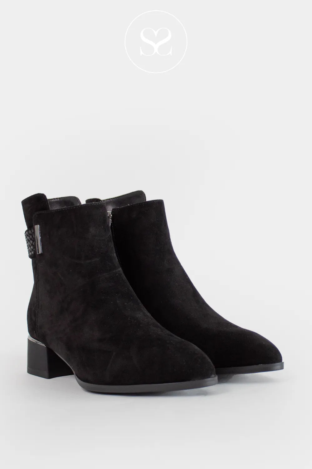 LORETTA VITALE BLACK SUEDE POINTED TOE BLOCK HEEL ANKLE BOOTS C9673 FOR WOMEN WTH SOFT POINTED TOE AND INSIDE ZIP FASTENING