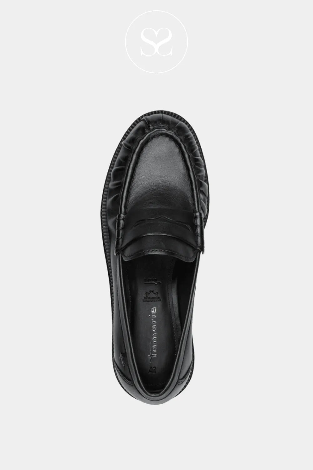 Matt leather black shoe with round toe and no fastenings. Slip on style shoe.