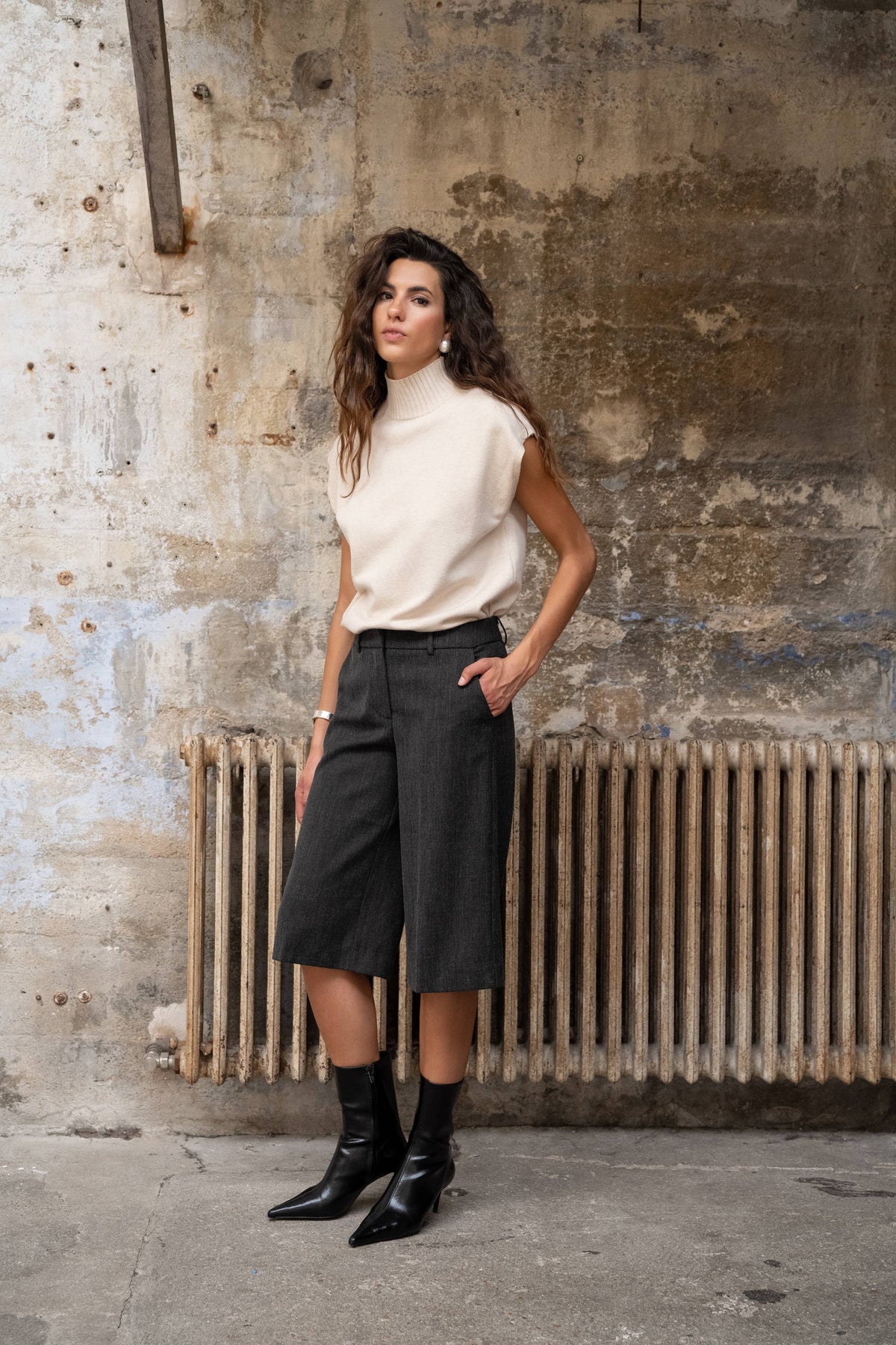 Grey Tweed Straight Bermuda Shorts — PC134