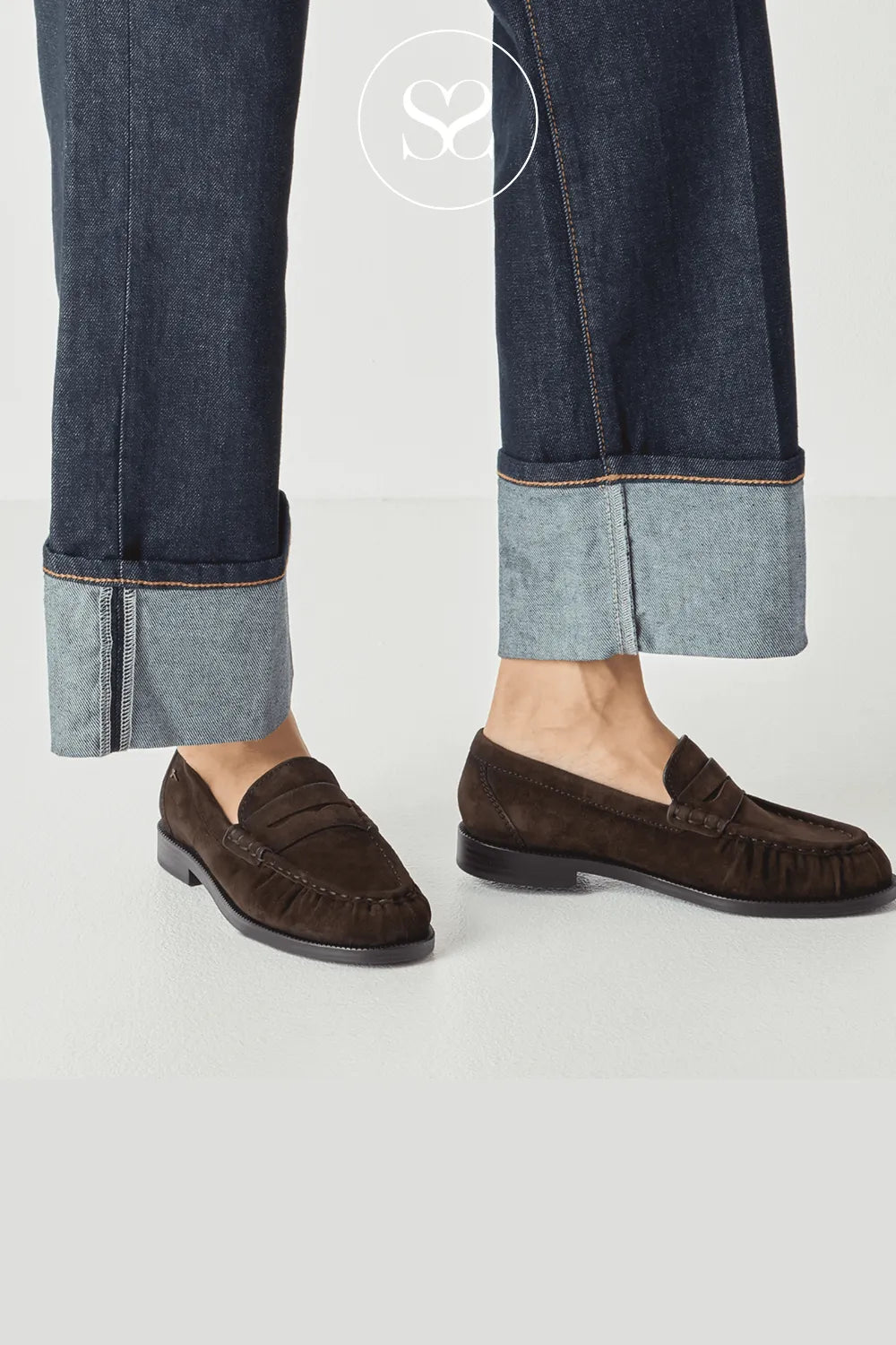 Brown loafer with ruching