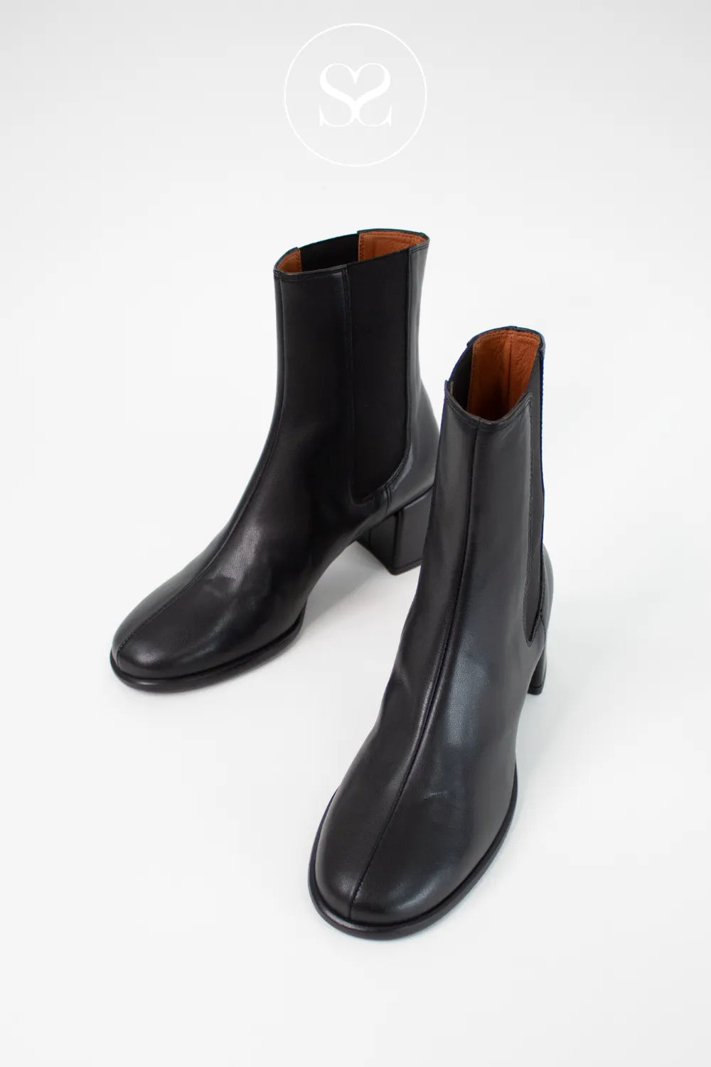 comfortable black heeled ankle boots for everyday from Angel Alarcon