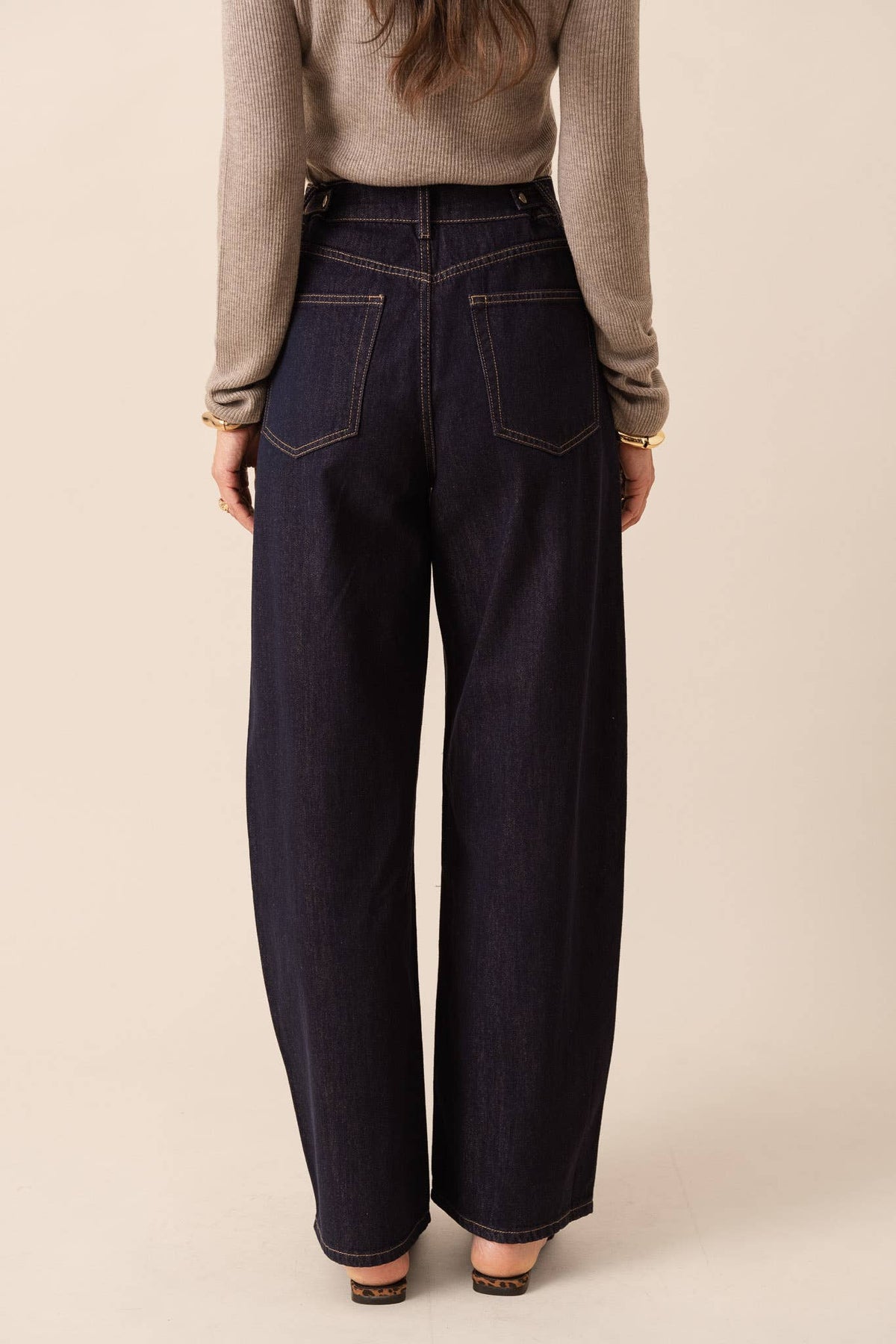 Dark Wash Barrel Jeans - Brune