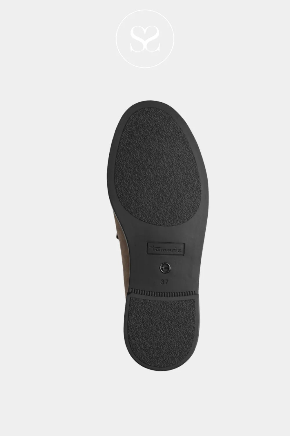 Flat sole shoe.