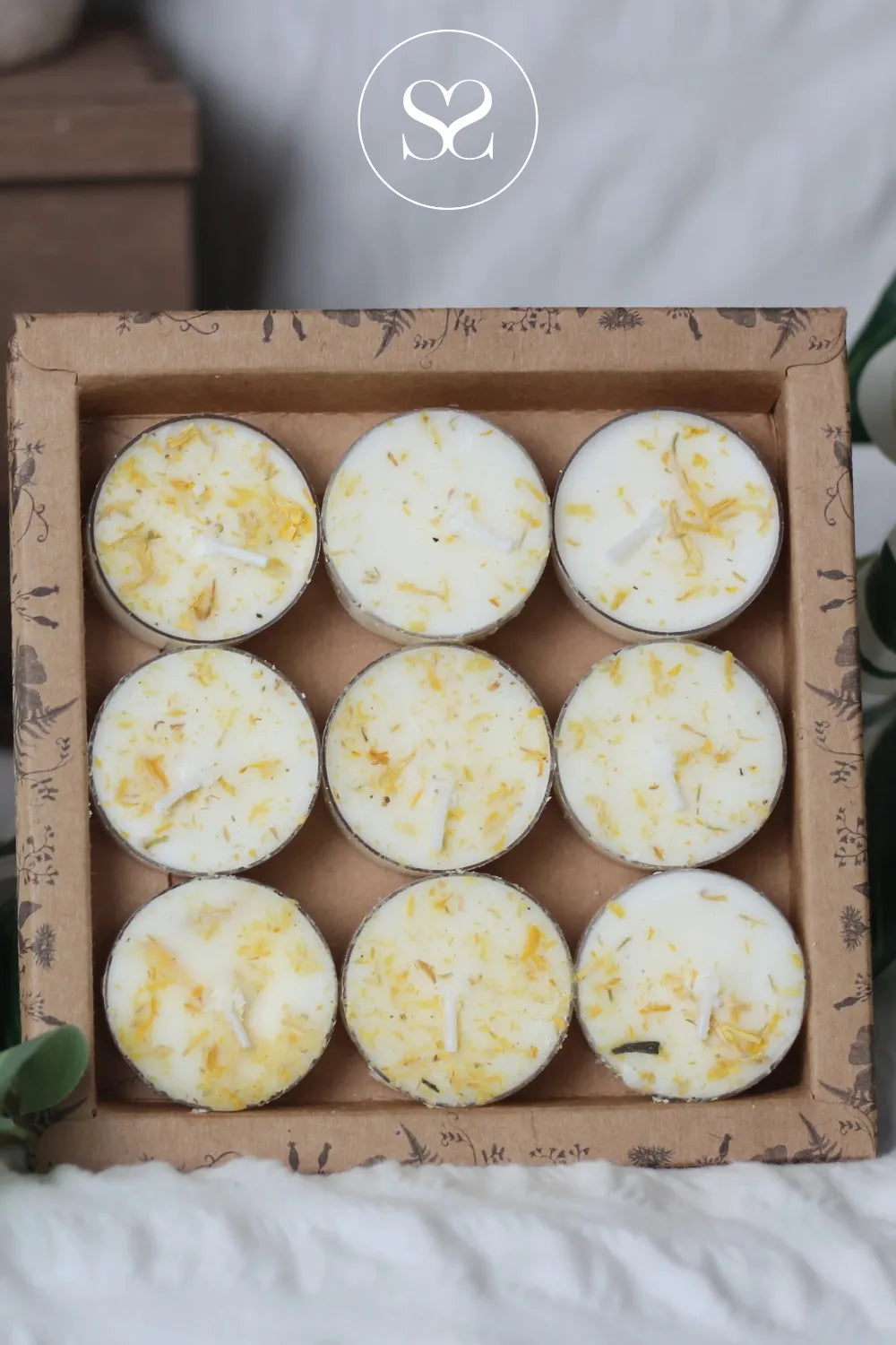 FLOWER CHILD 9 PACK TEALIGHTS - DAISY BLOOM Encourages relaxation and emotional balance in any home environment.