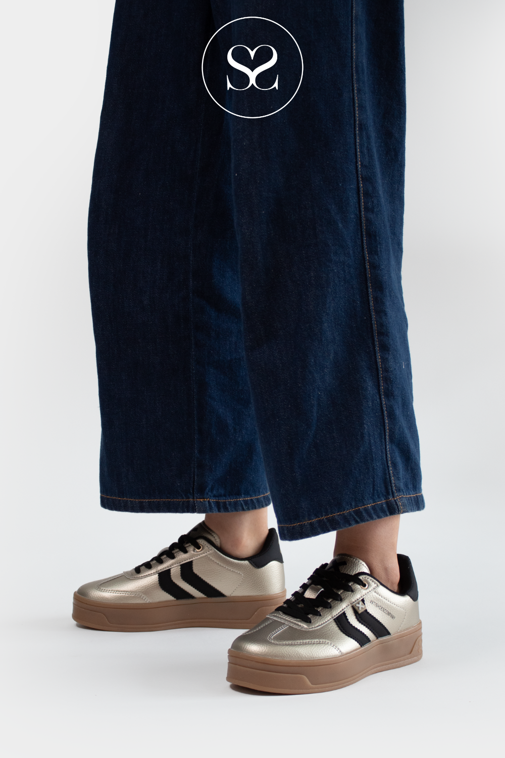 XTI GOLD & BLACK PLATFORM TRAINERS  144585