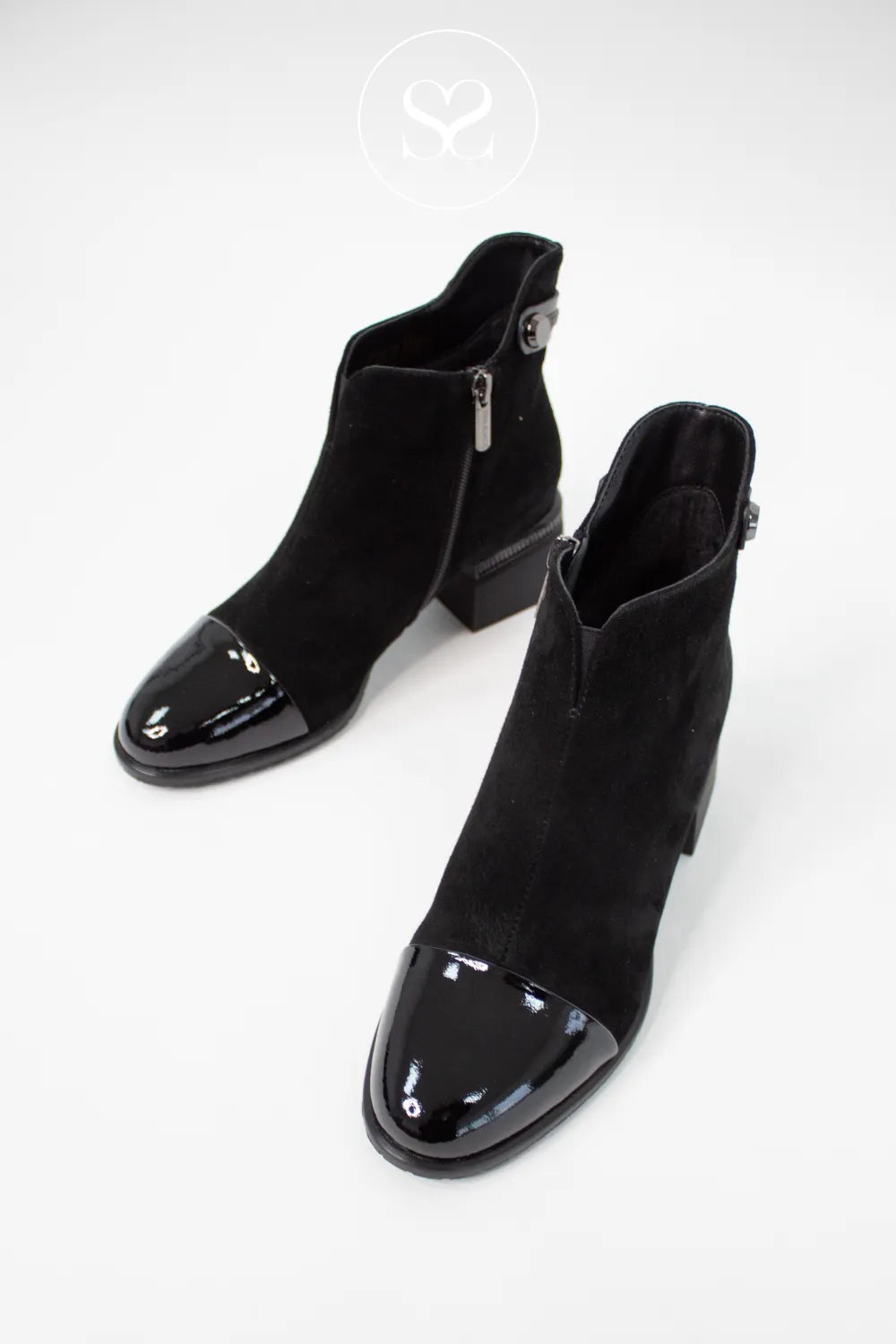 LORETTA VITALE BLACK SUEDE/PATENT BLOCK HEEL ANKLE BOOTS C3865A Stylish block heel ideal for smart-casual and occasion wear