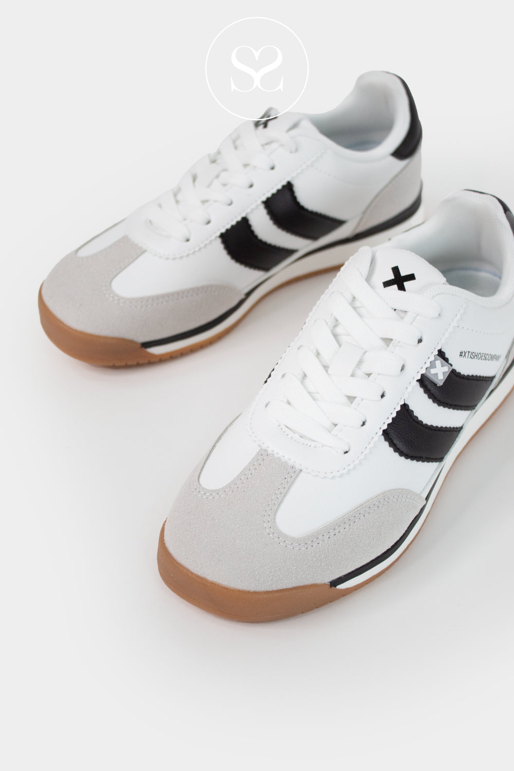 XTI WHITE/BLACK SPORTY RETRO TRAINER - 144587