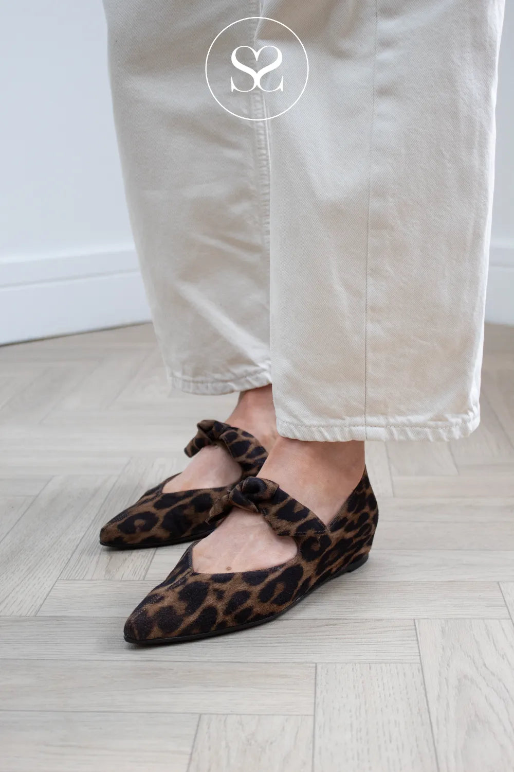 Wonders Leopard Print Pointed Toe Pumps - A-3840