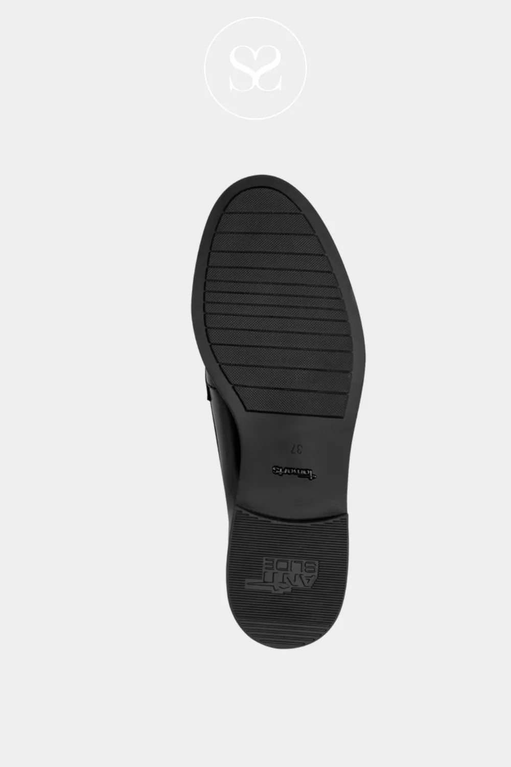 Non slip flat shoe