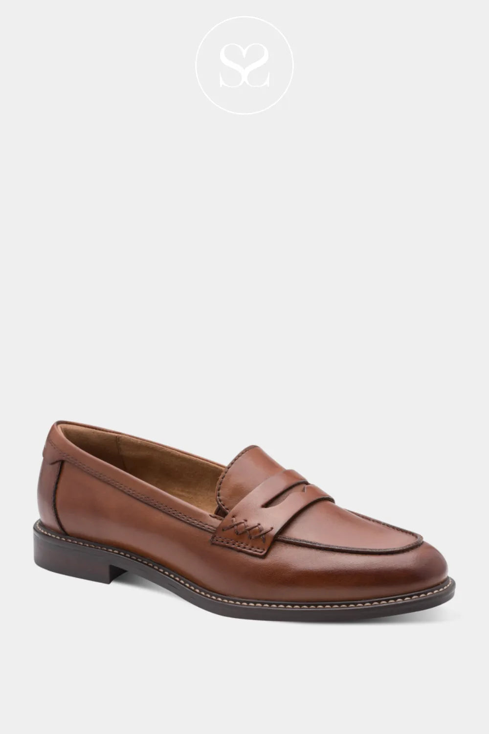 Flat round toe slip on style. Loafers.