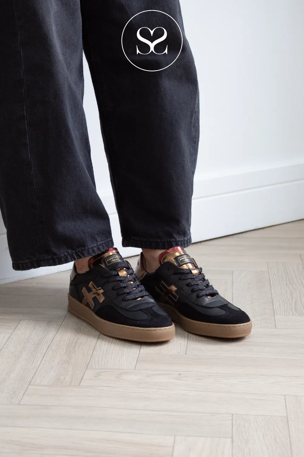 Another Trend Black & Gold Trainers A032-03