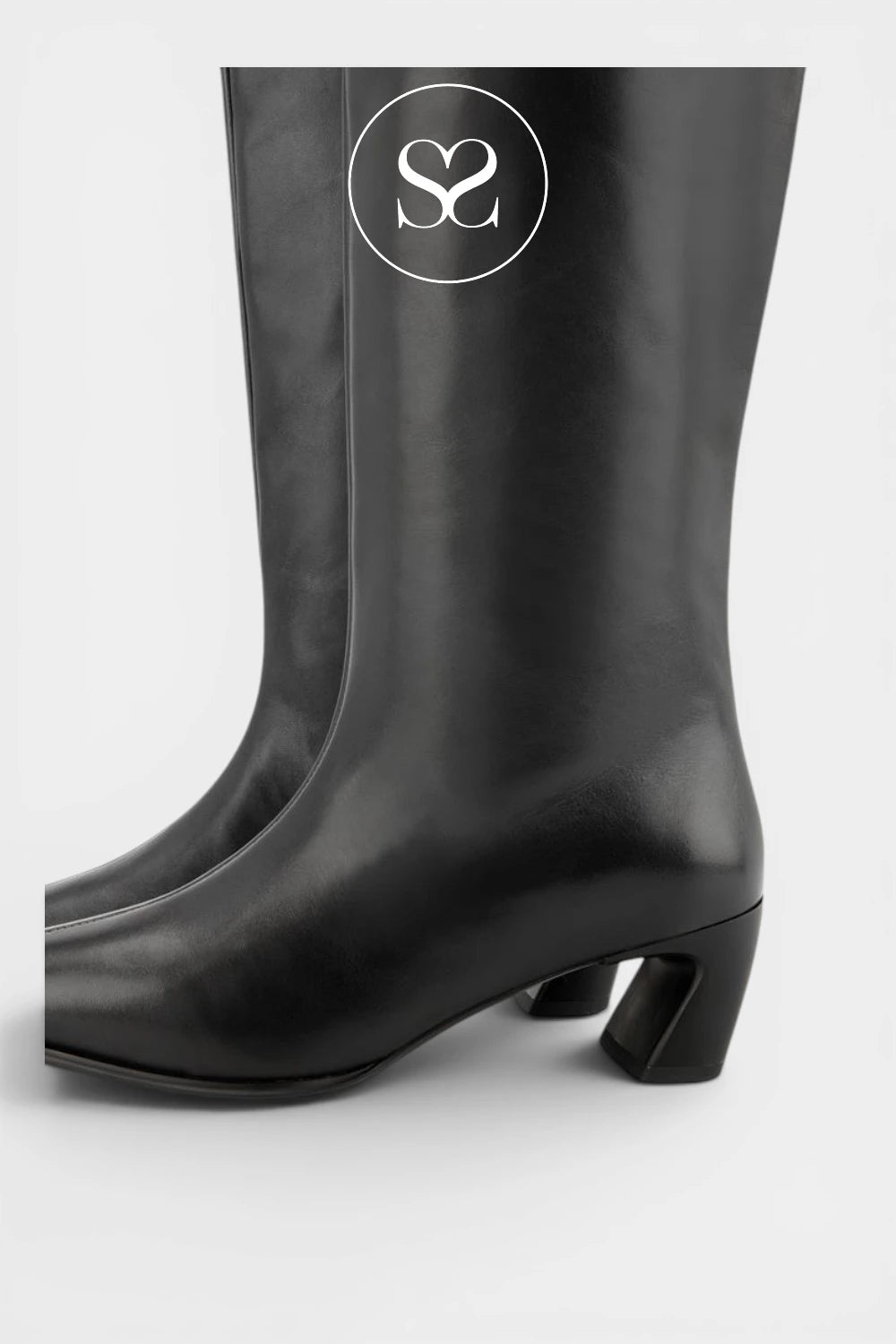 Vagabond Black Knee High Boots- Ilona 6232-201