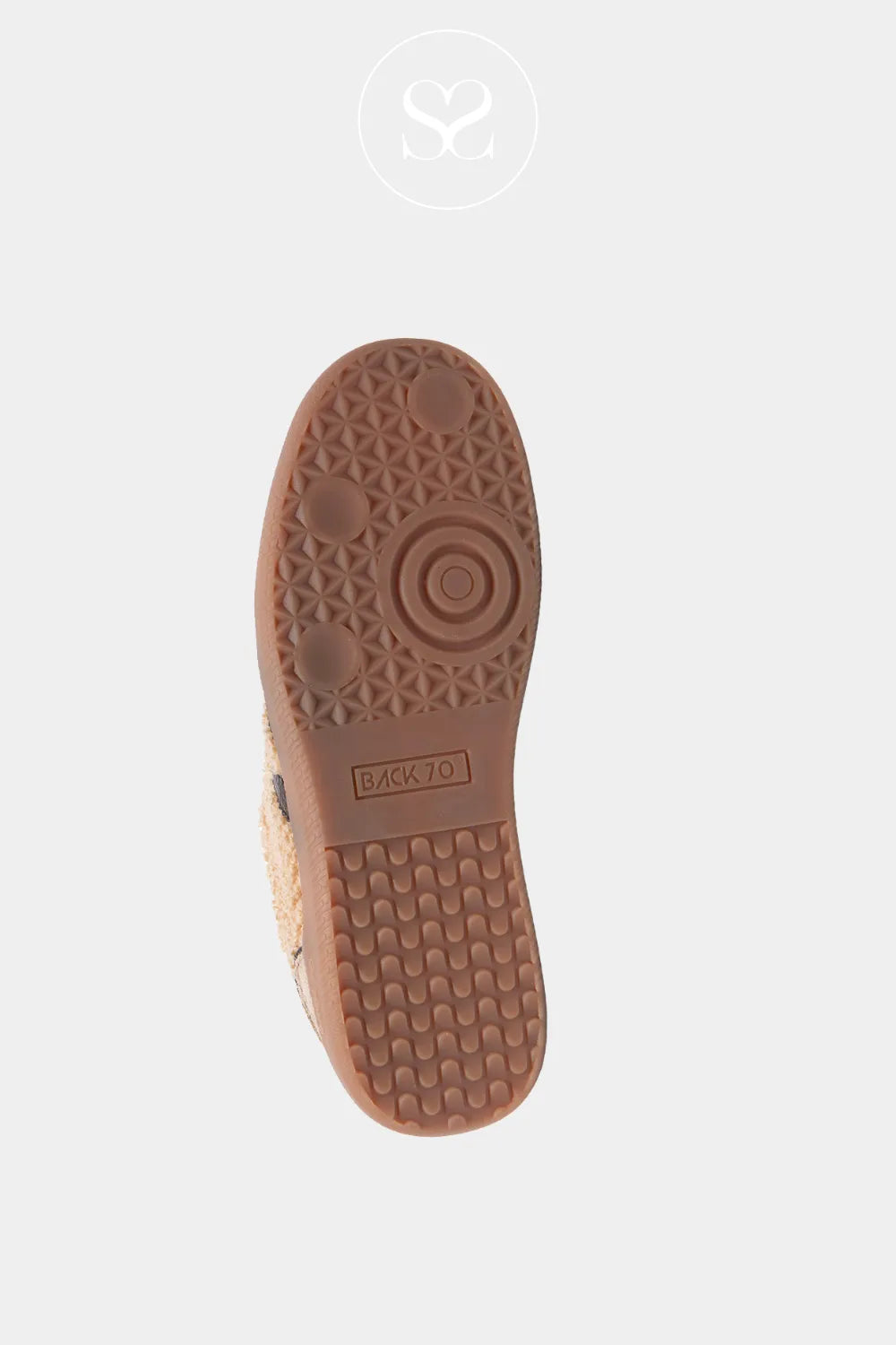 BACK70 BROWN AND BEIGE TEDDY LOW PROFILE TRAINERS FOR WOMEN-CLOUD
Padded heel tab for support and protection during wear, Anatomical memory foam insole for a cushioned feel 