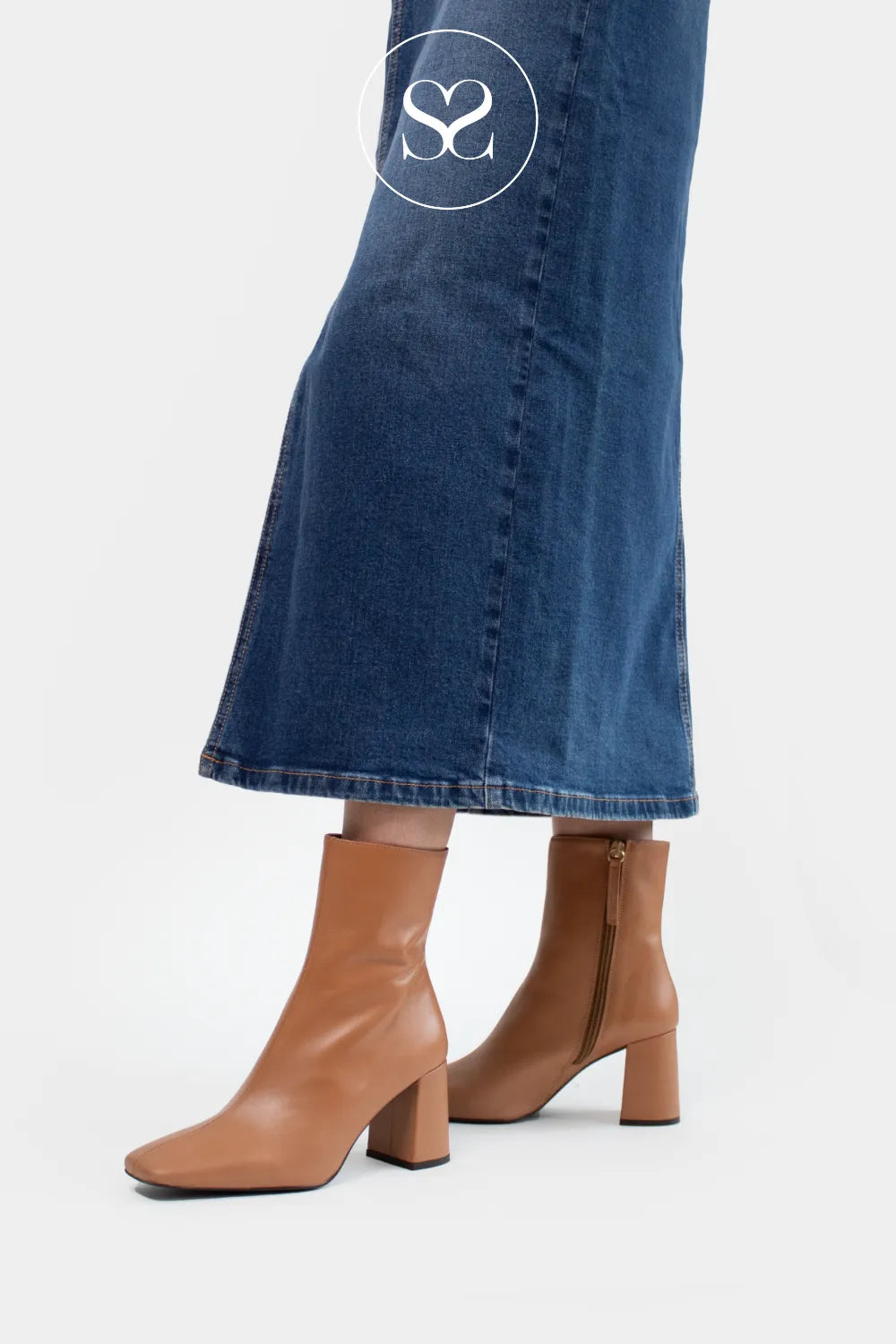 ANGEL ALARCON CAMEL BLOCK HEELED ANKLE BOOTS - DRIMIA