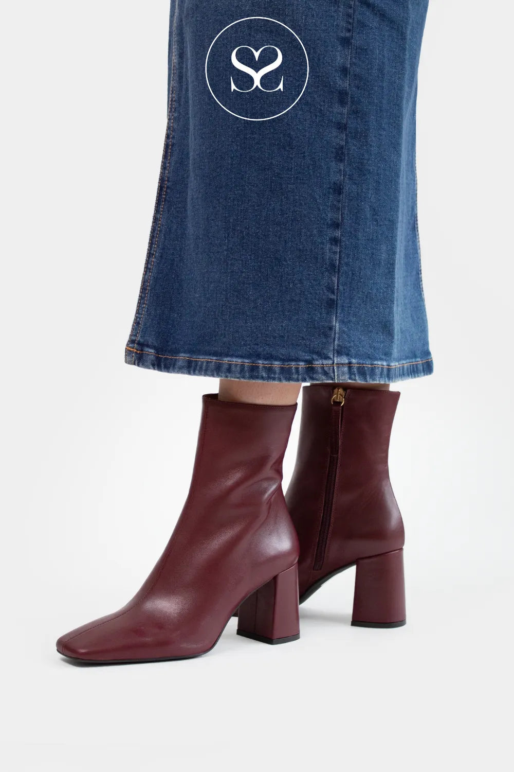ANGEL ALARCON BURGUNDY BLOCK HEELED ANKLE BOOTS - DRIMIA