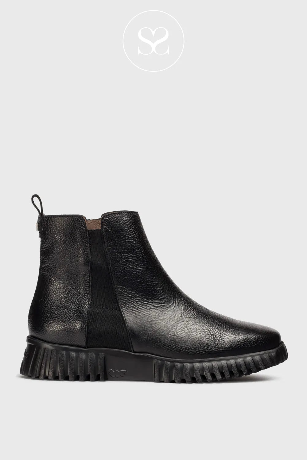 WONDERS BLACK LEATHER CHELSEA BOOT A-4404 for women with an elastic side panel and inside zip fastening