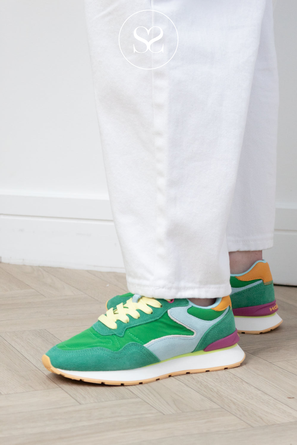 Woman wearing green sneakers with wedge sole from HOFF brand - City Dopamine style